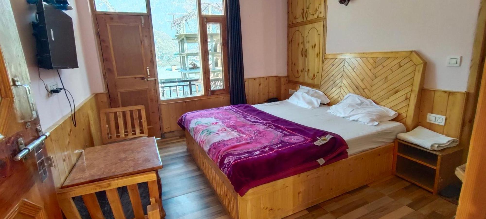 Om Manali (Himachal Pradesh)