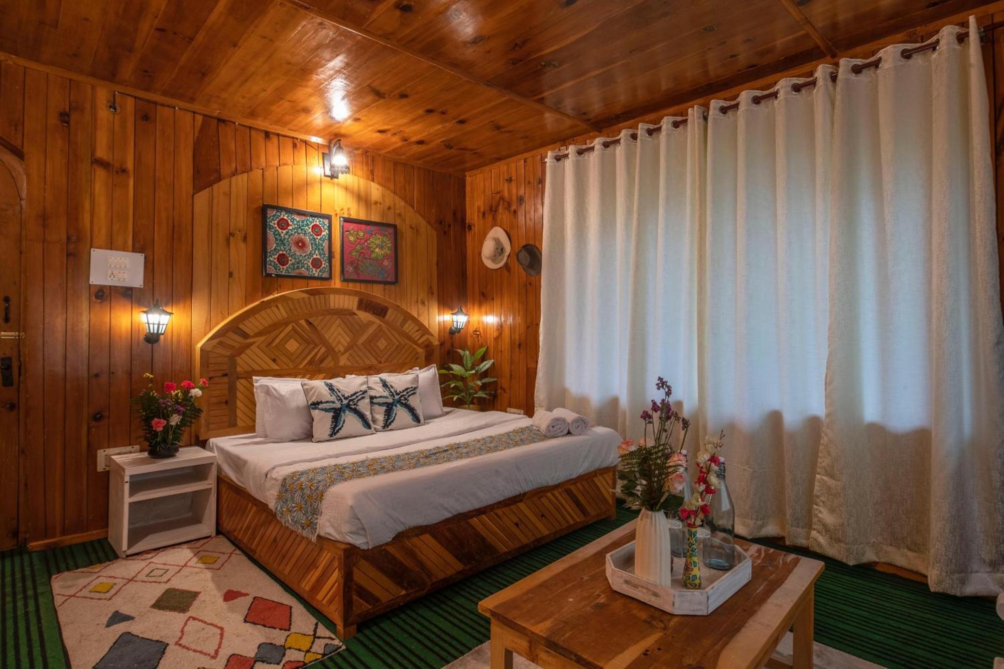 Hotel Woodshed