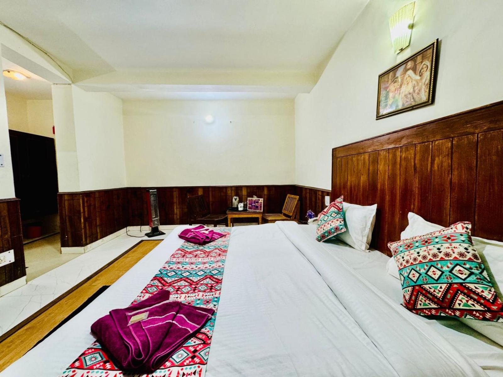 Silver Land With Mountain View - A River Side Hostel