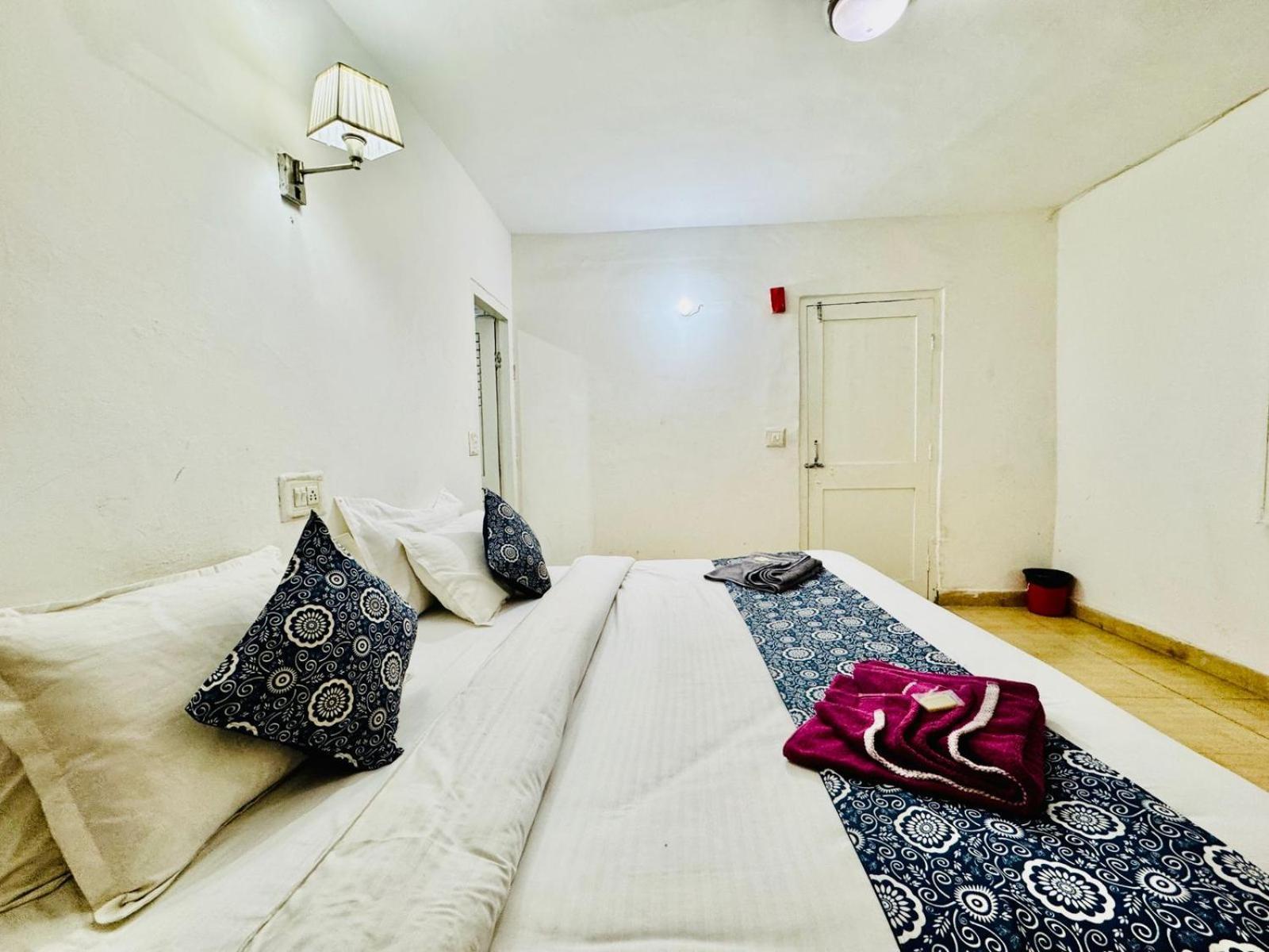 Silver Land With Mountain View - A River Side Hostel *