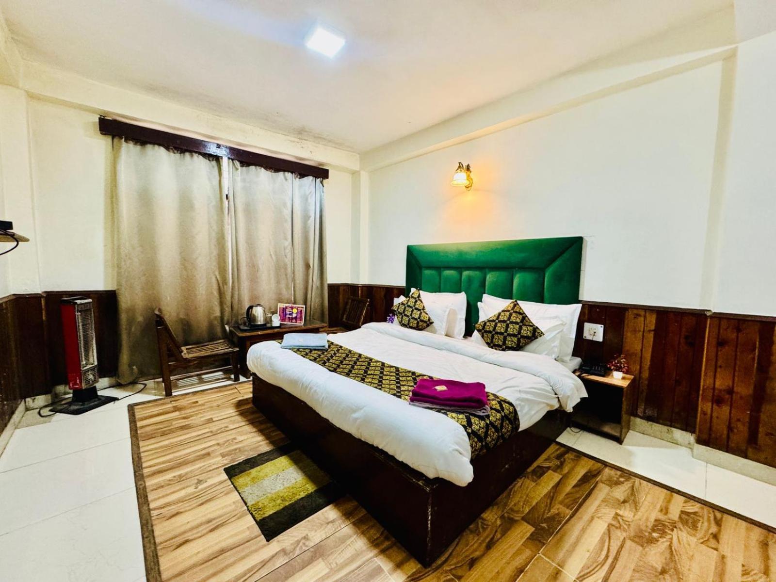 Hostel Silver Land With Mountain View - A River Side Manali (Himachal Pradesh)