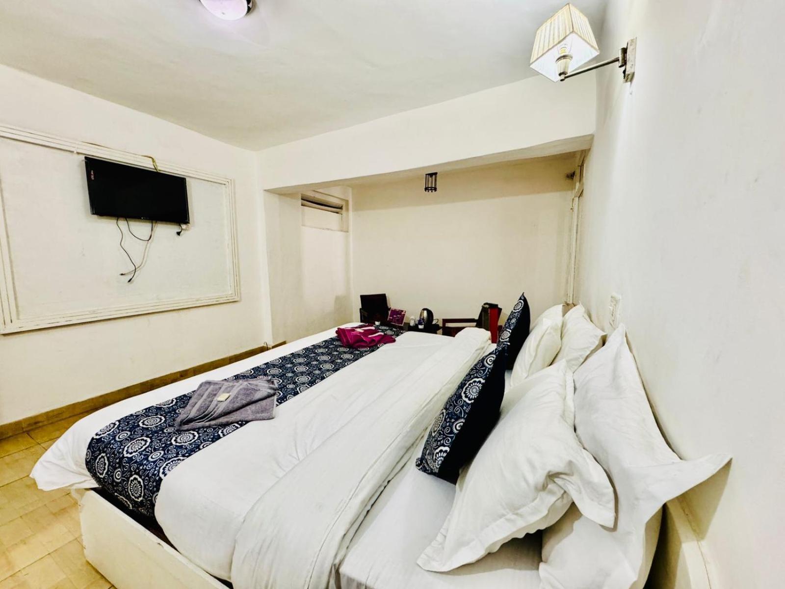 Silver Land With Mountain View - A River Side Hostel *