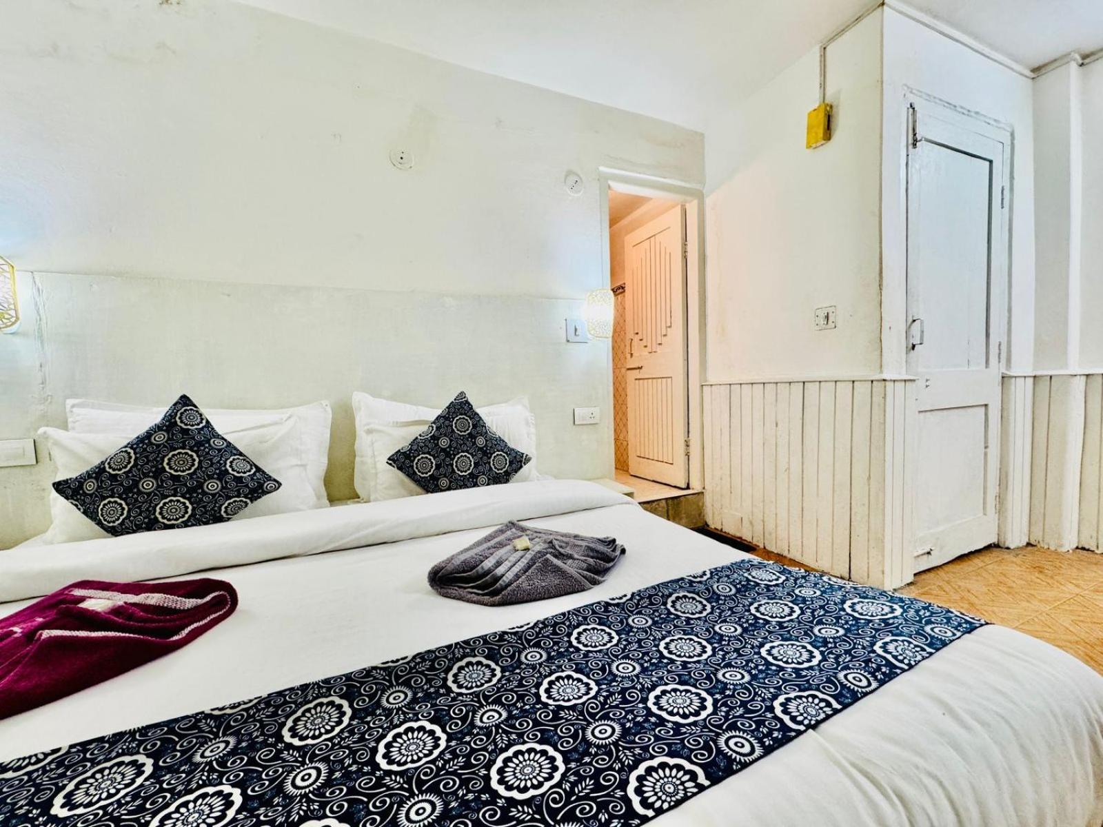 Silver Land With Mountain View - A River Side Hostel Manali (Himachal Pradesh)