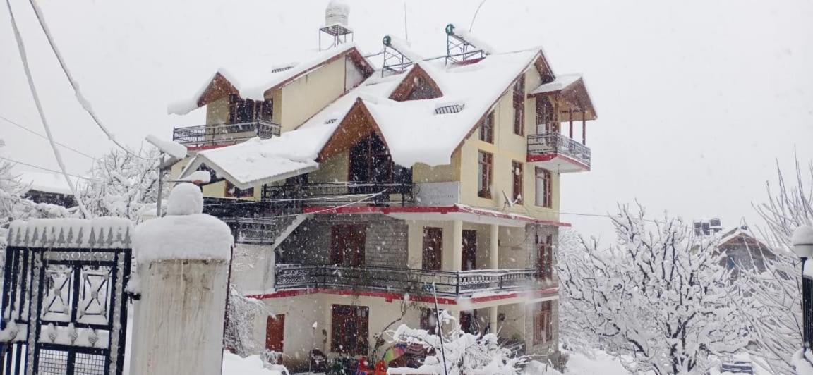 Red Rose Manali (Himachal Pradesh)