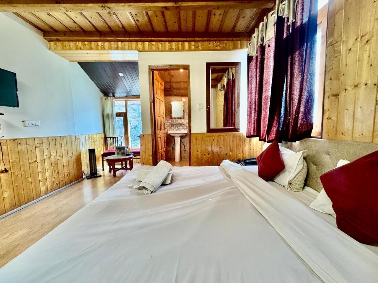 Royal View Manali (Himachal Pradesh)
