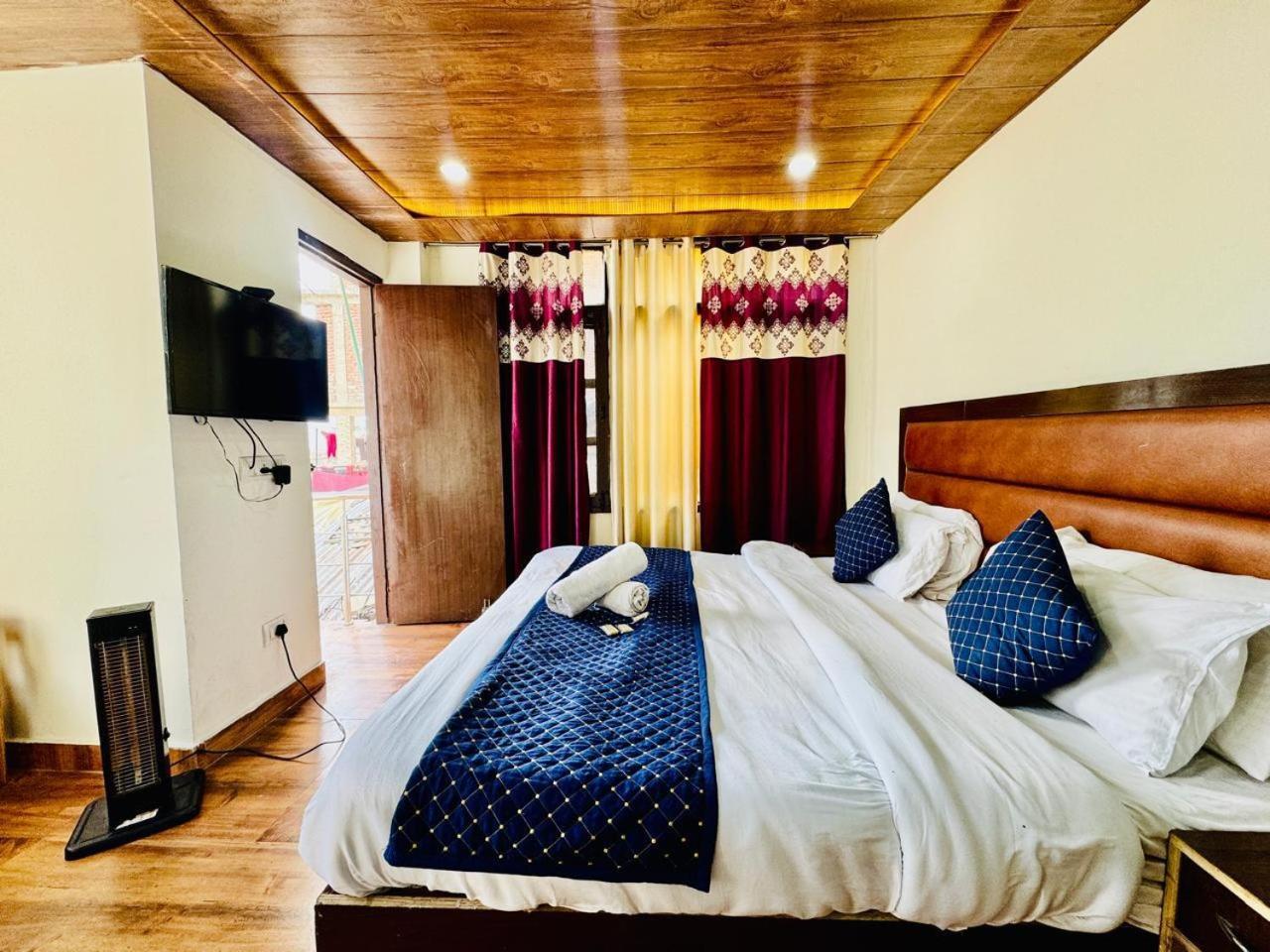 Royal View 4*