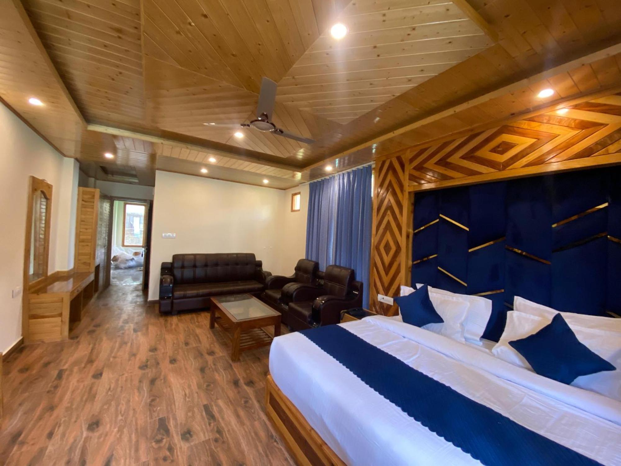 Ln Grand Hotel Manali (Himachal Pradesh)