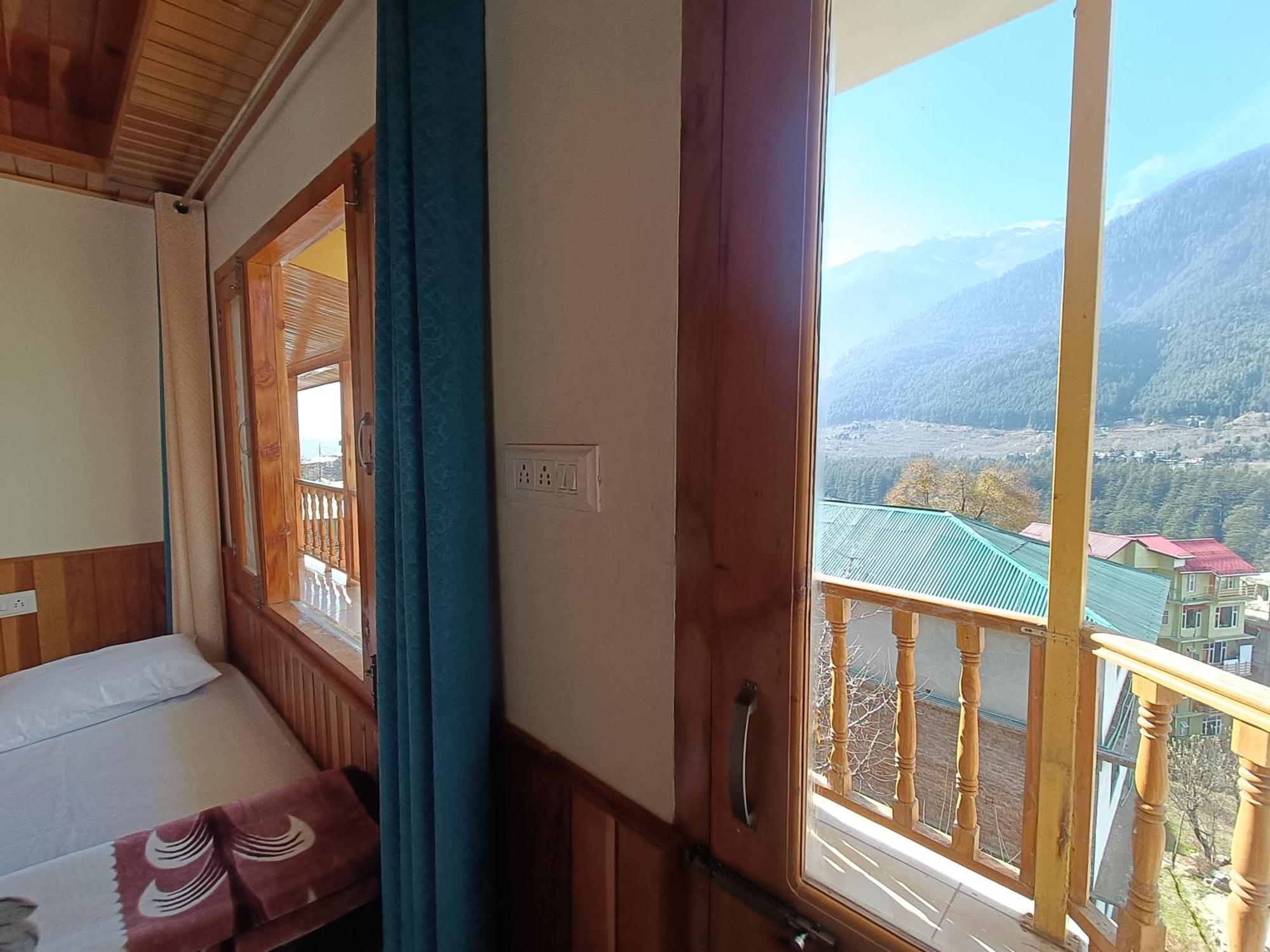 Homestay Leela *