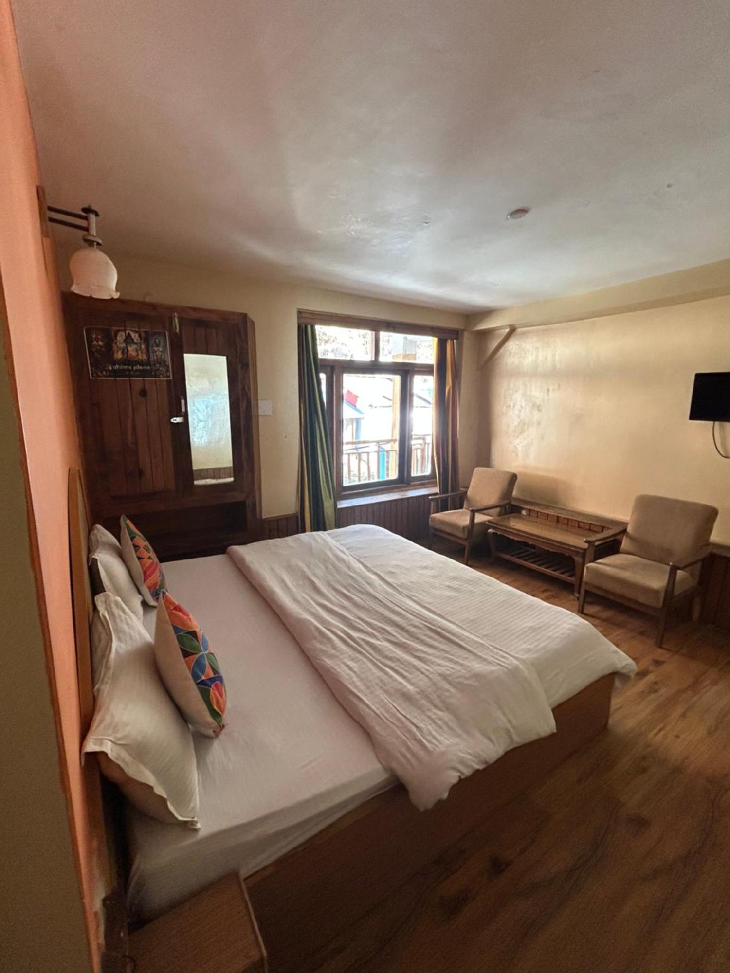 Bhrigu Hotel 3*