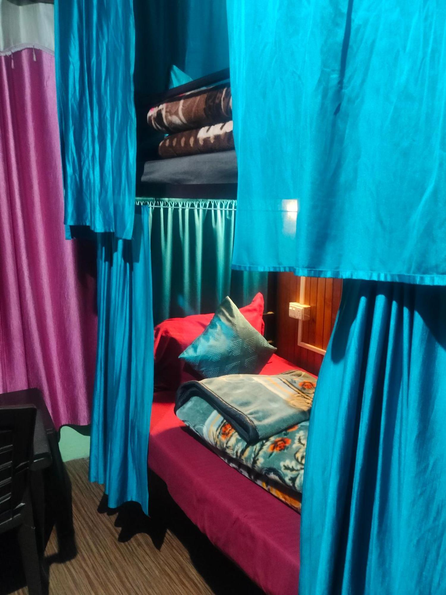Guest house Non Stop Cafe & Manali (Himachal Pradesh)