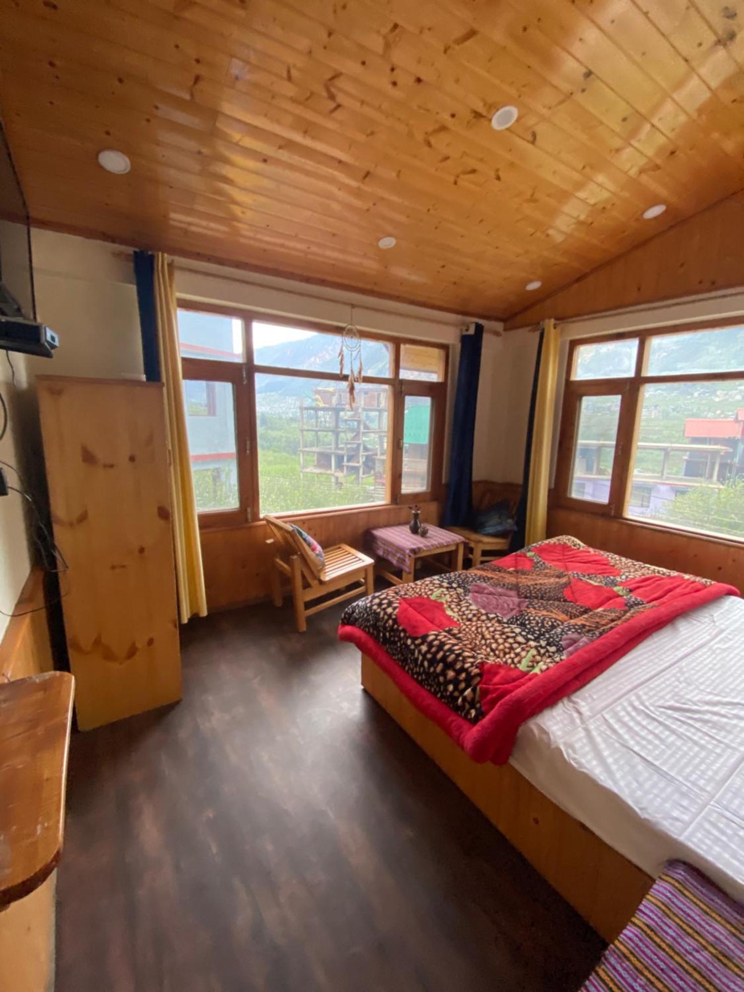 Pinaki Bed & Breakfast *