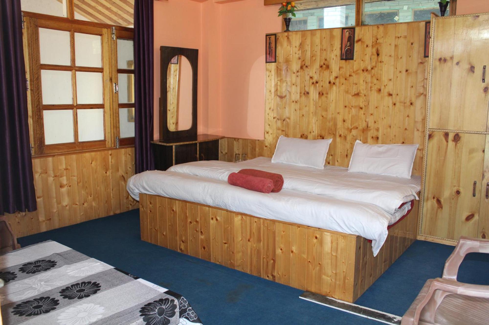 Hotel Apple Field House Manali (Himachal Pradesh)