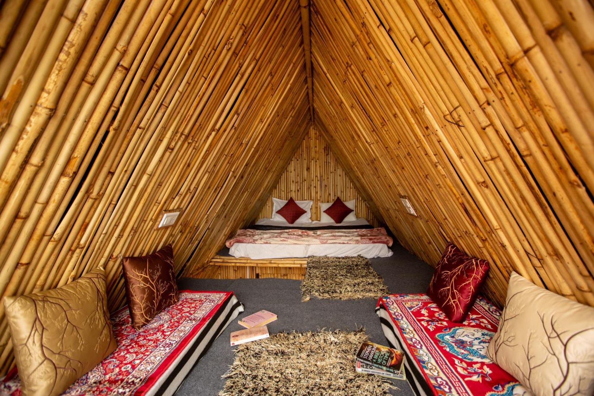 Resort Khwahhish Manali (Himachal Pradesh)