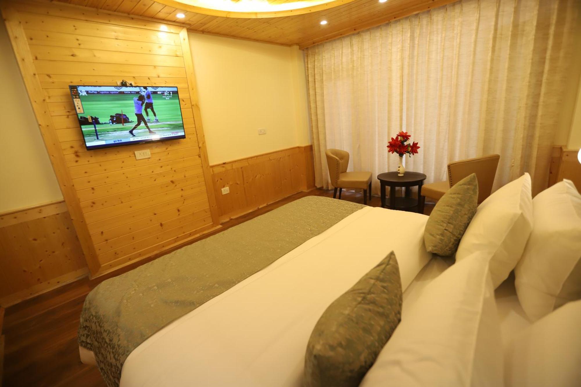 Calux Golden Woods Manali 3*