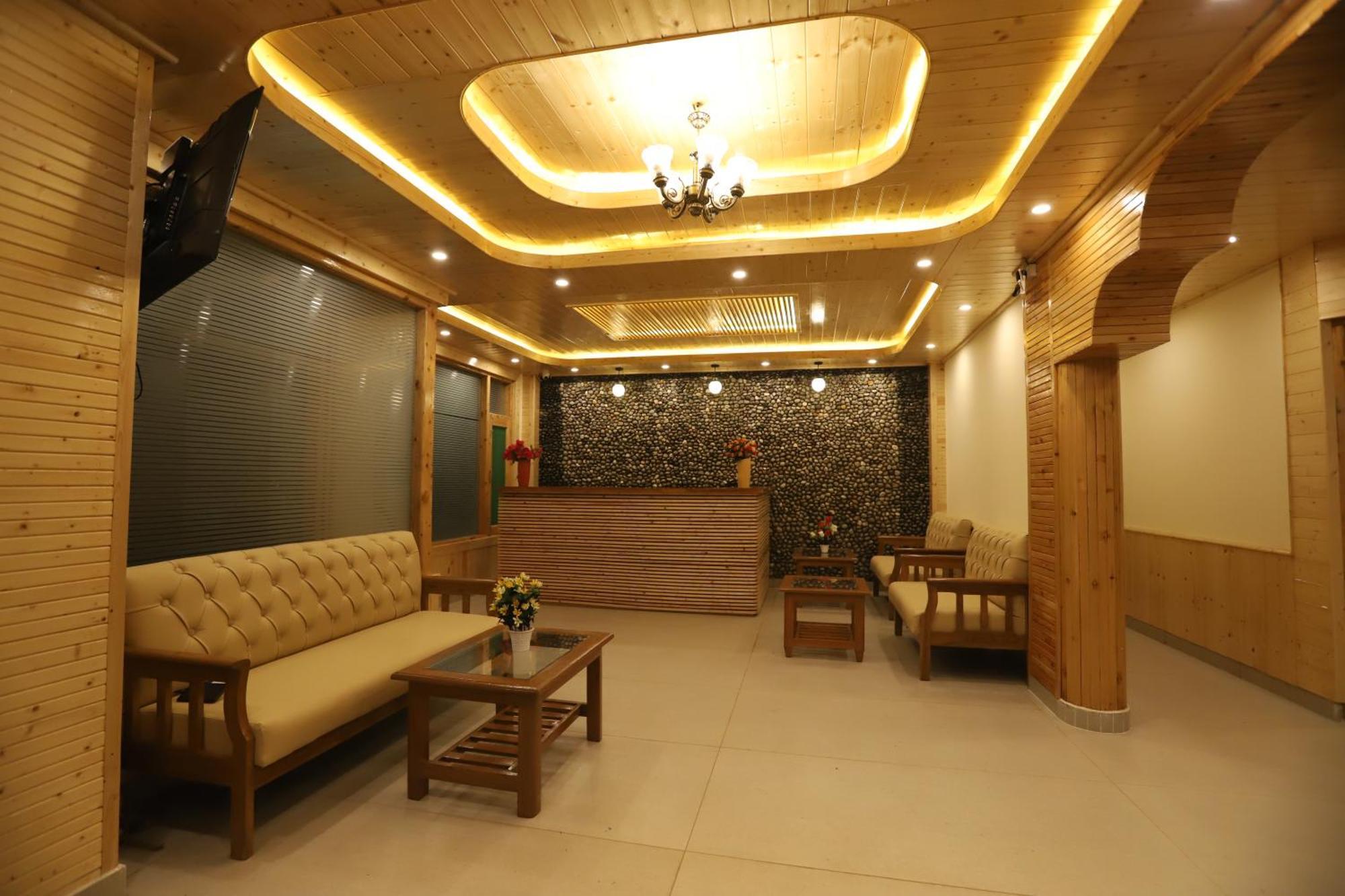Hotel Calux Golden Woods Manali 3*