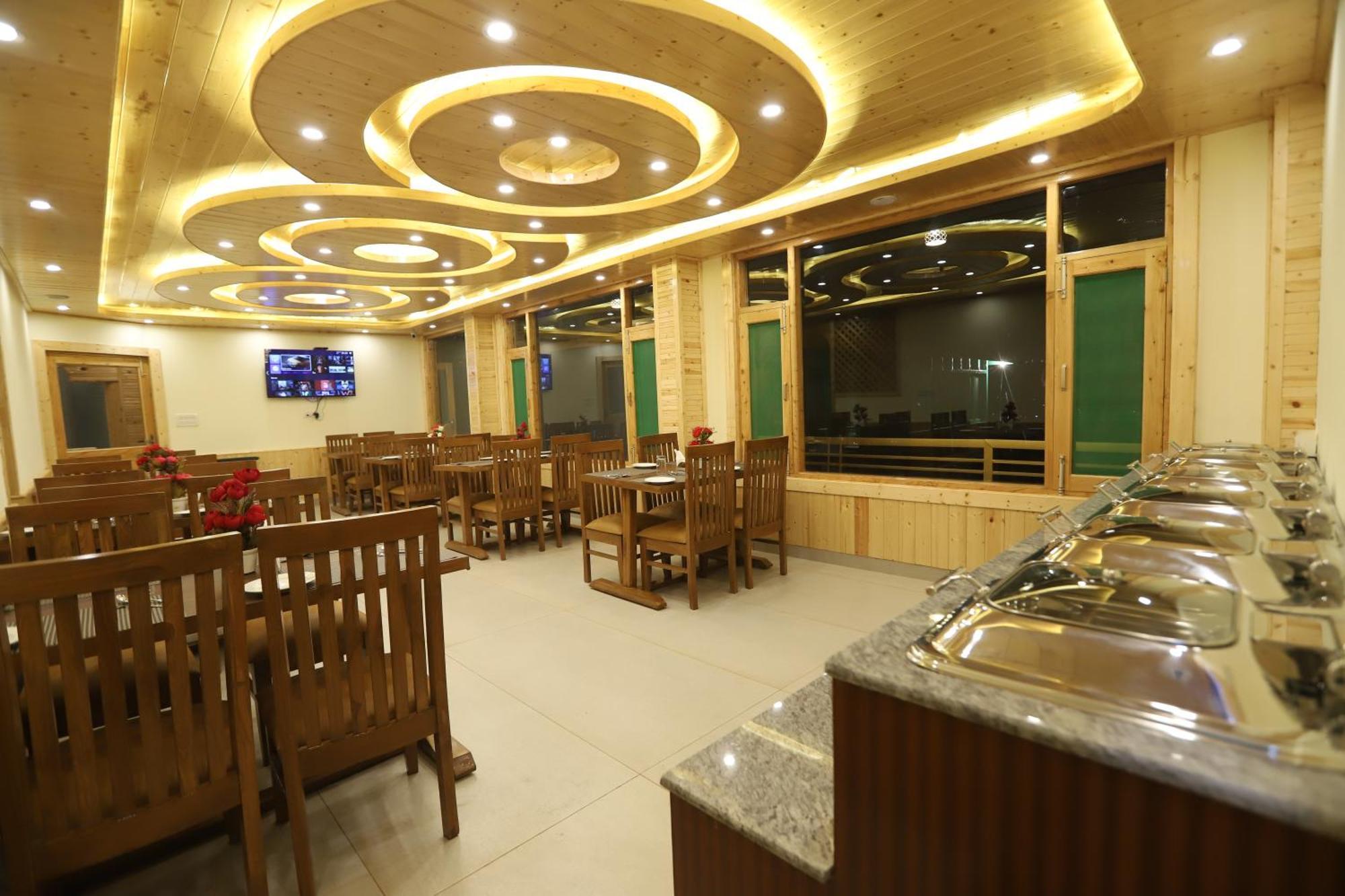 Calux Golden Woods Manali Hotel Manali (Himachal Pradesh)