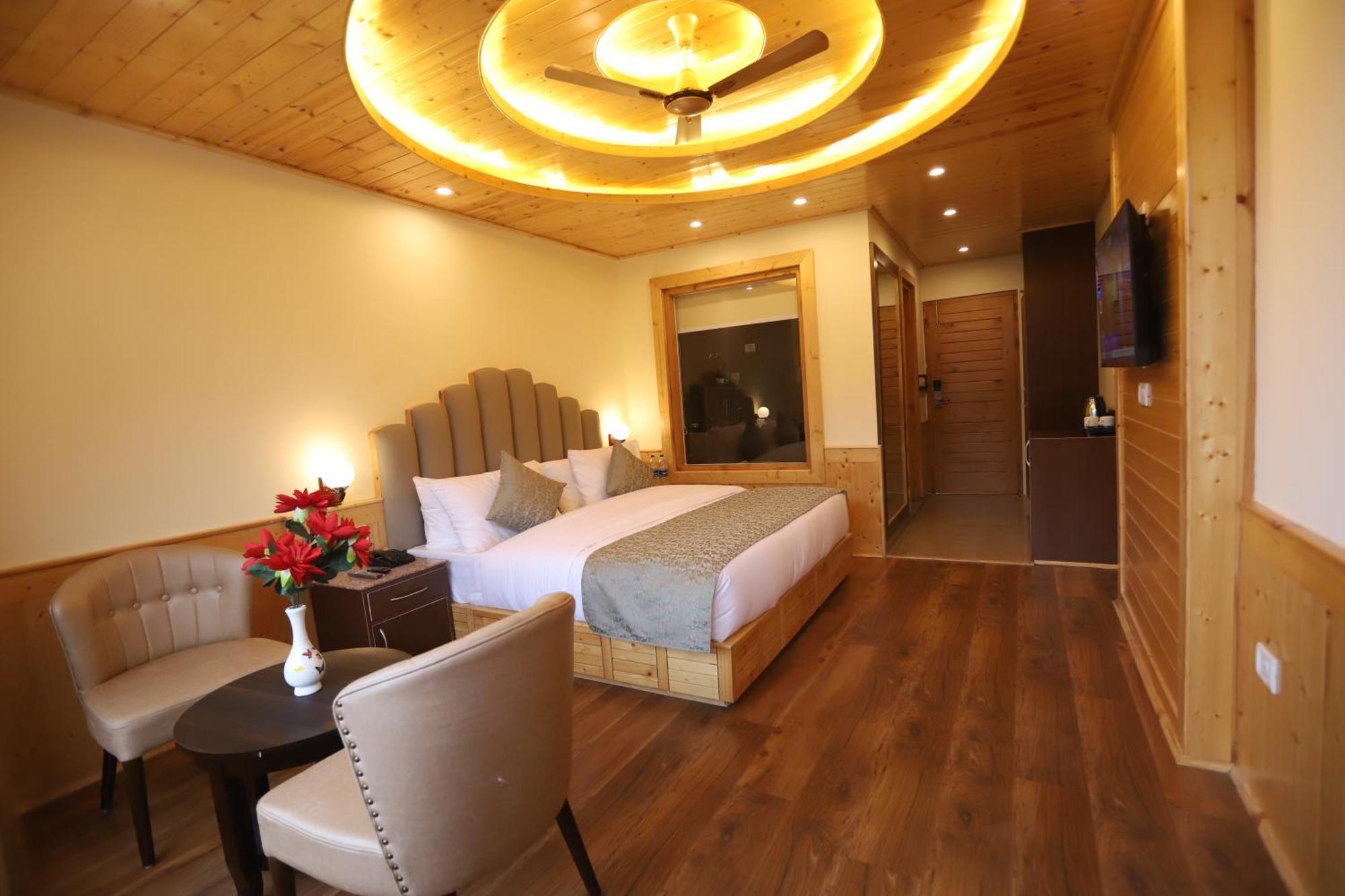 Calux Golden Woods Manali 3*