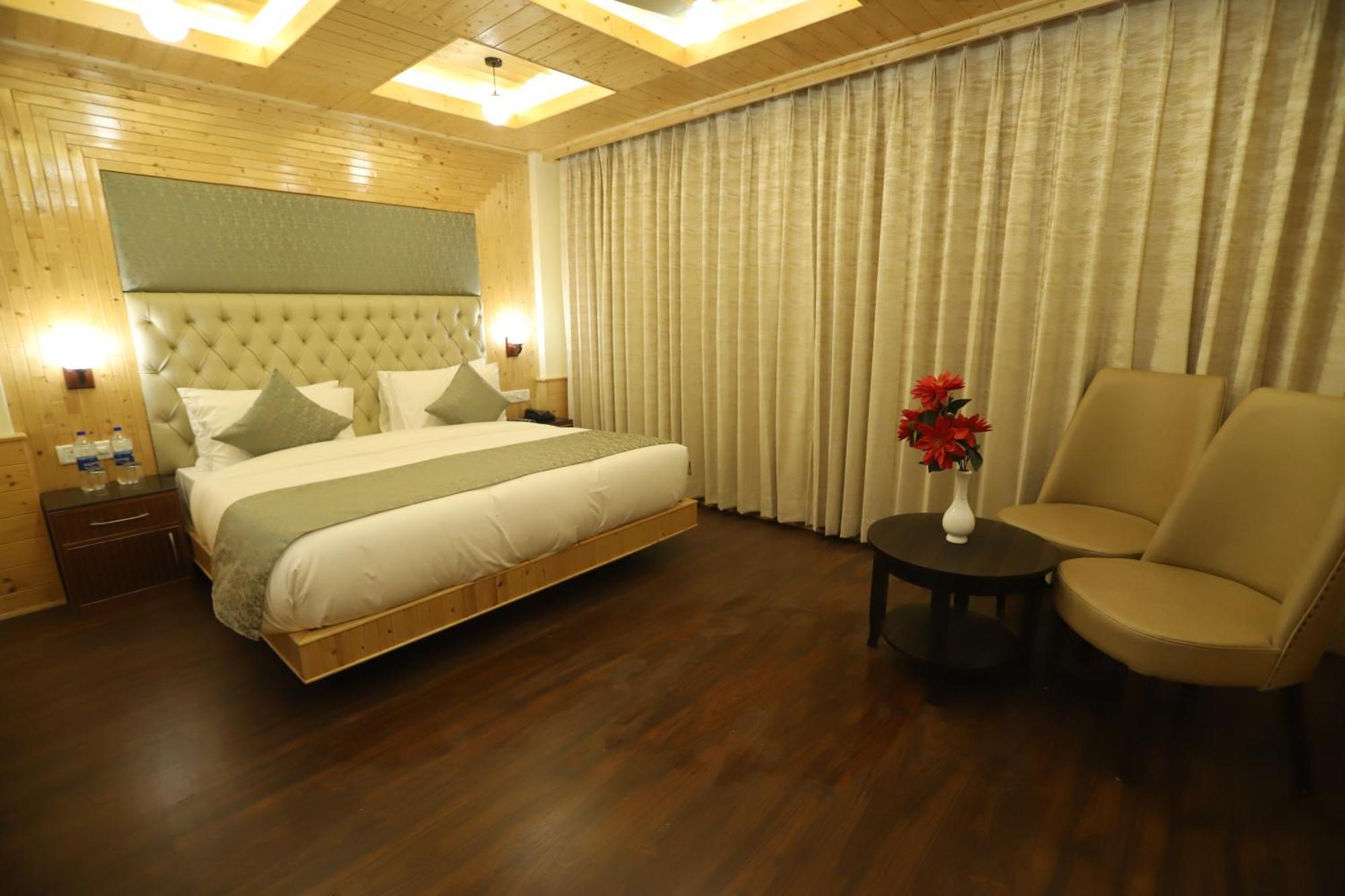 Calux Golden Woods Manali