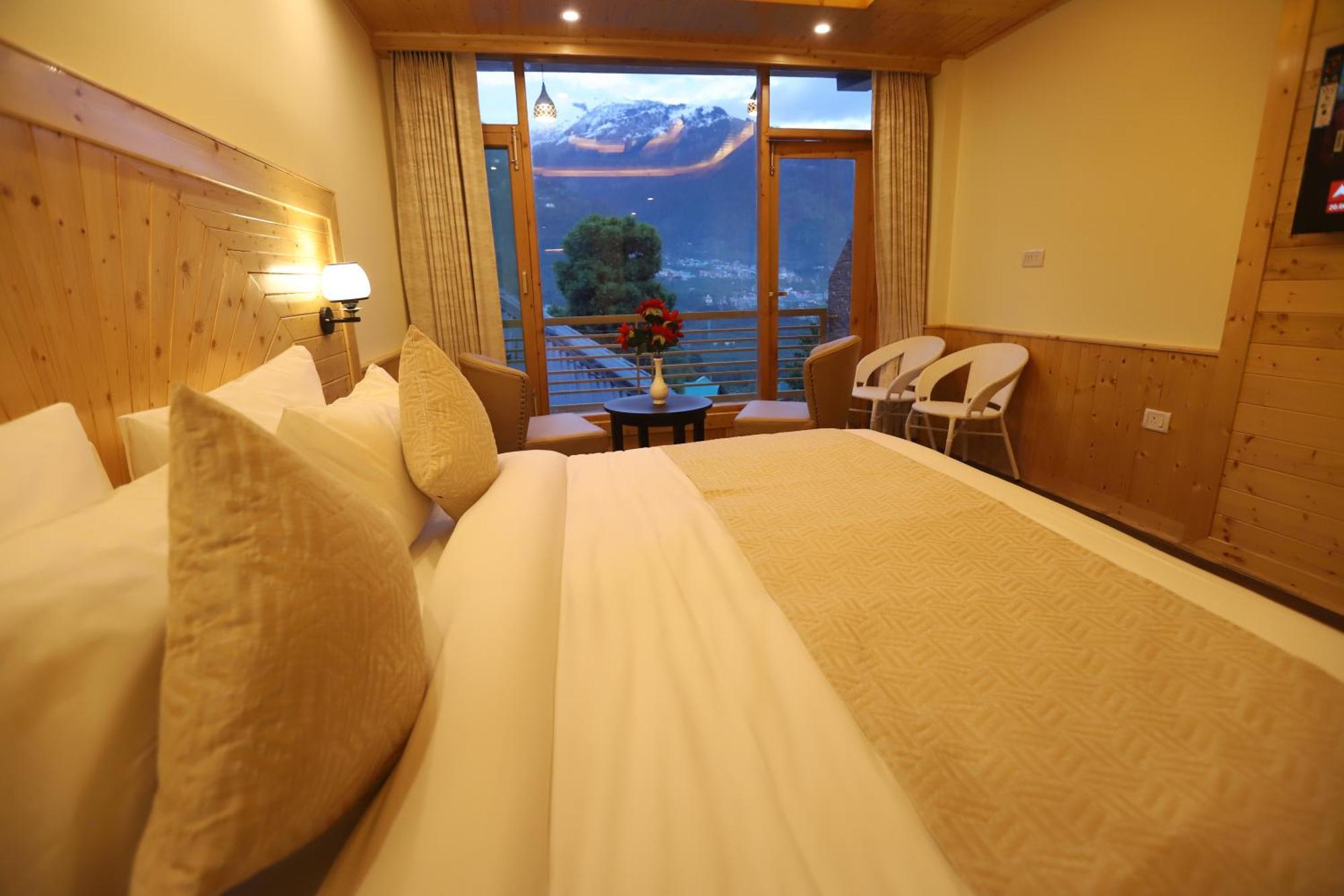 Calux Golden Woods Manali Hotel Manali (Himachal Pradesh)