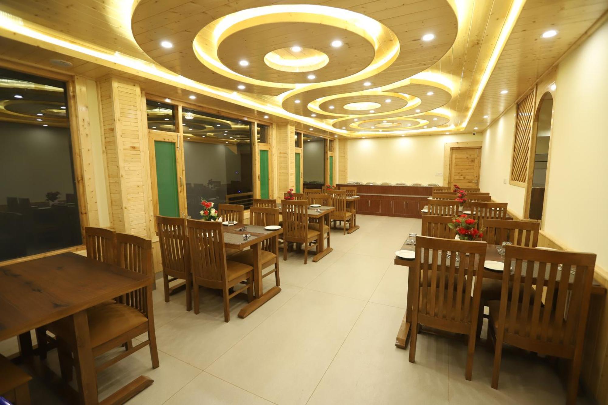 Hotel Calux Golden Woods Manali Manali (Himachal Pradesh)