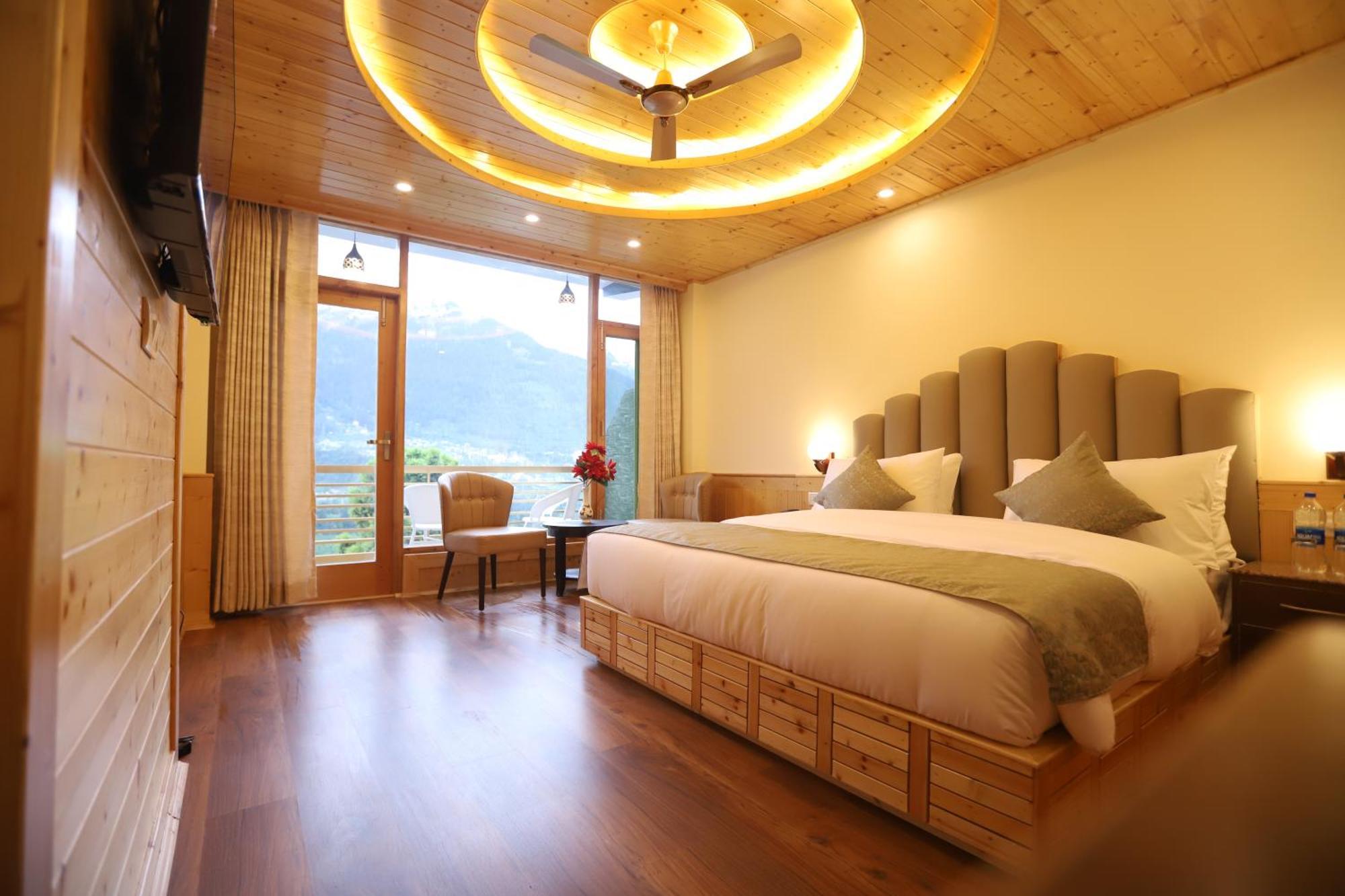 Calux Golden Woods Manali 3*
