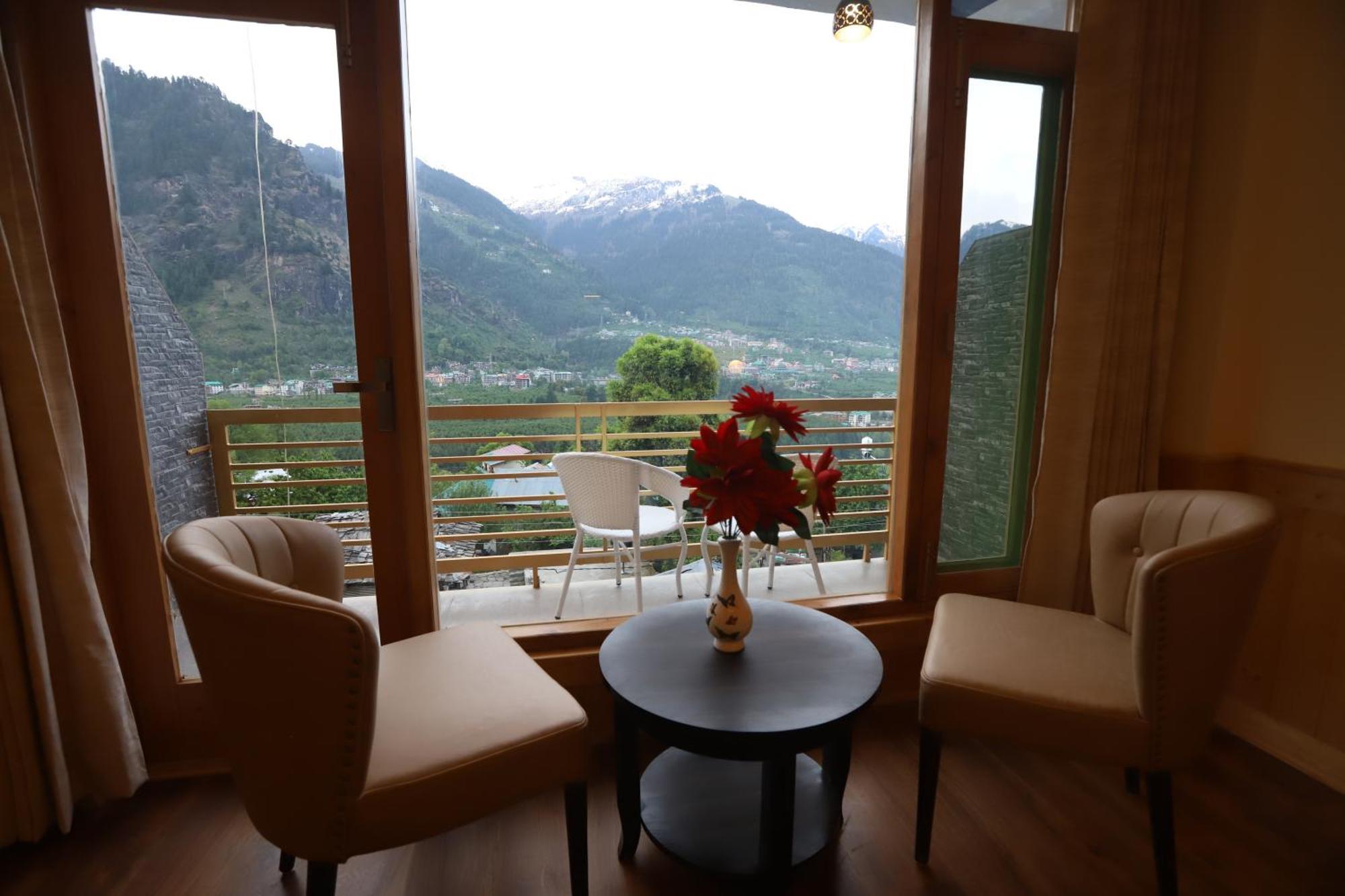 Calux Golden Woods Manali
