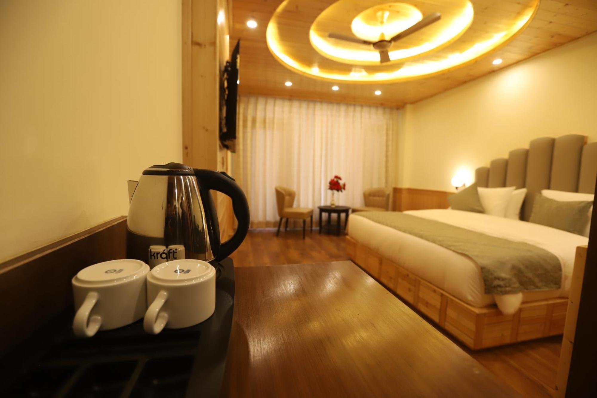 Calux Golden Woods Manali Hotel Manali (Himachal Pradesh)
