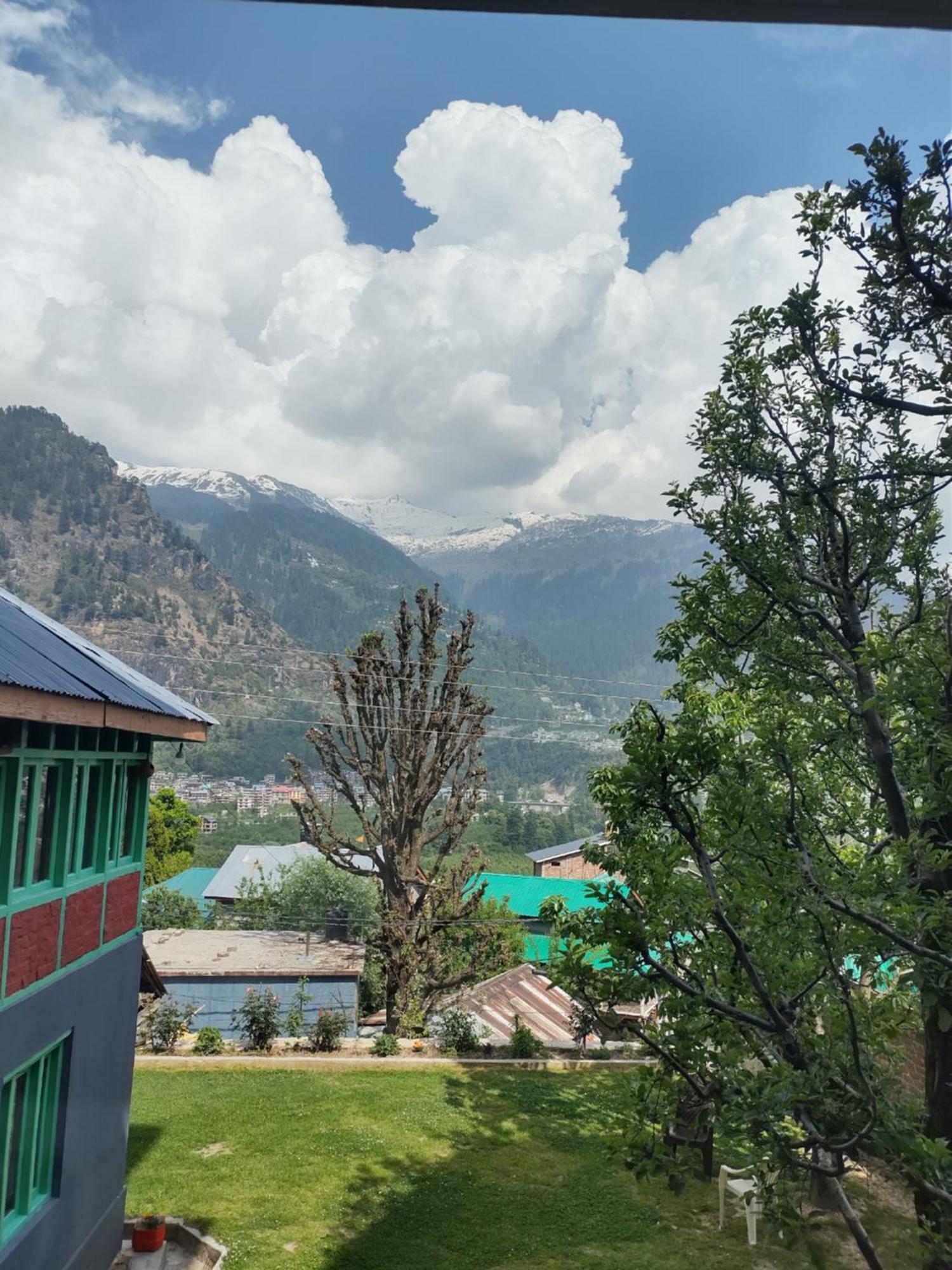 Hotel Calux Golden Woods Manali Manali (Himachal Pradesh)