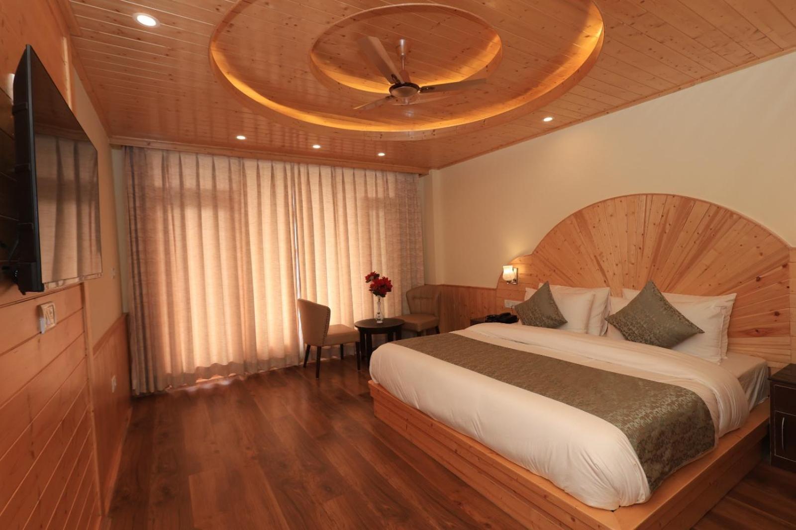 Calux Golden Woods Manali Hotel 3*