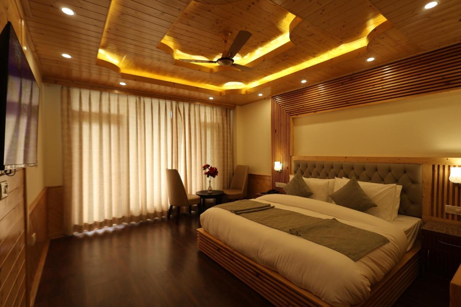 Hotel Calux Golden Woods Manali Manali (Himachal Pradesh)