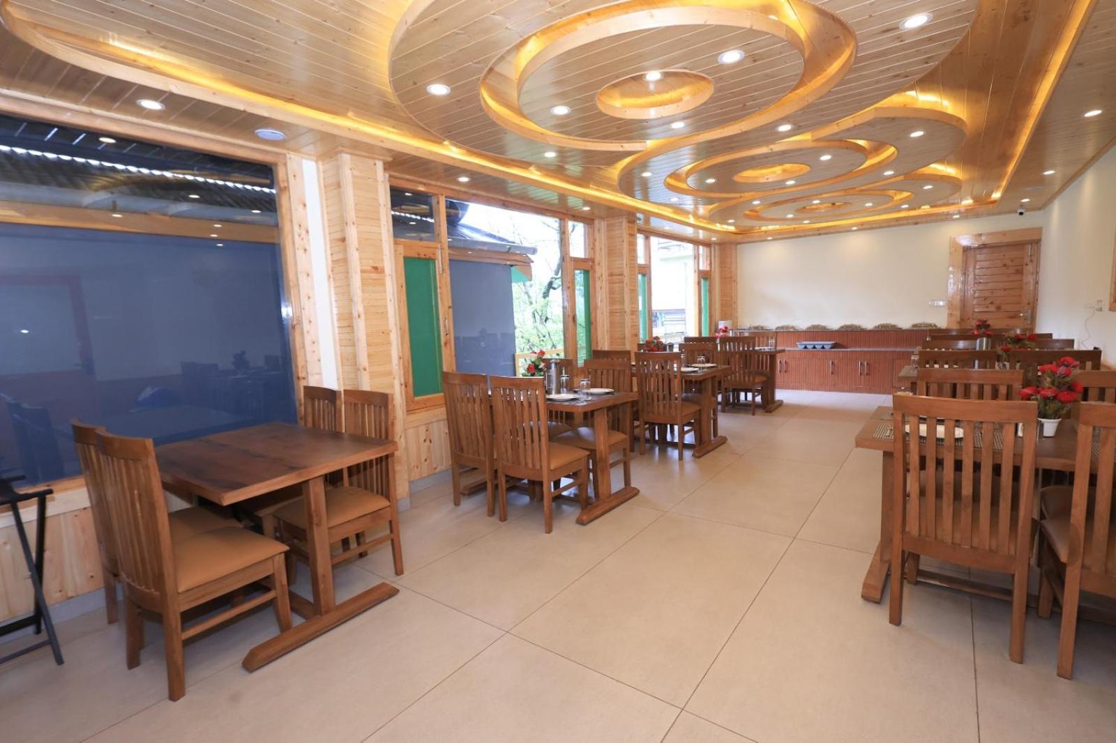 Calux Golden Woods Manali 3*