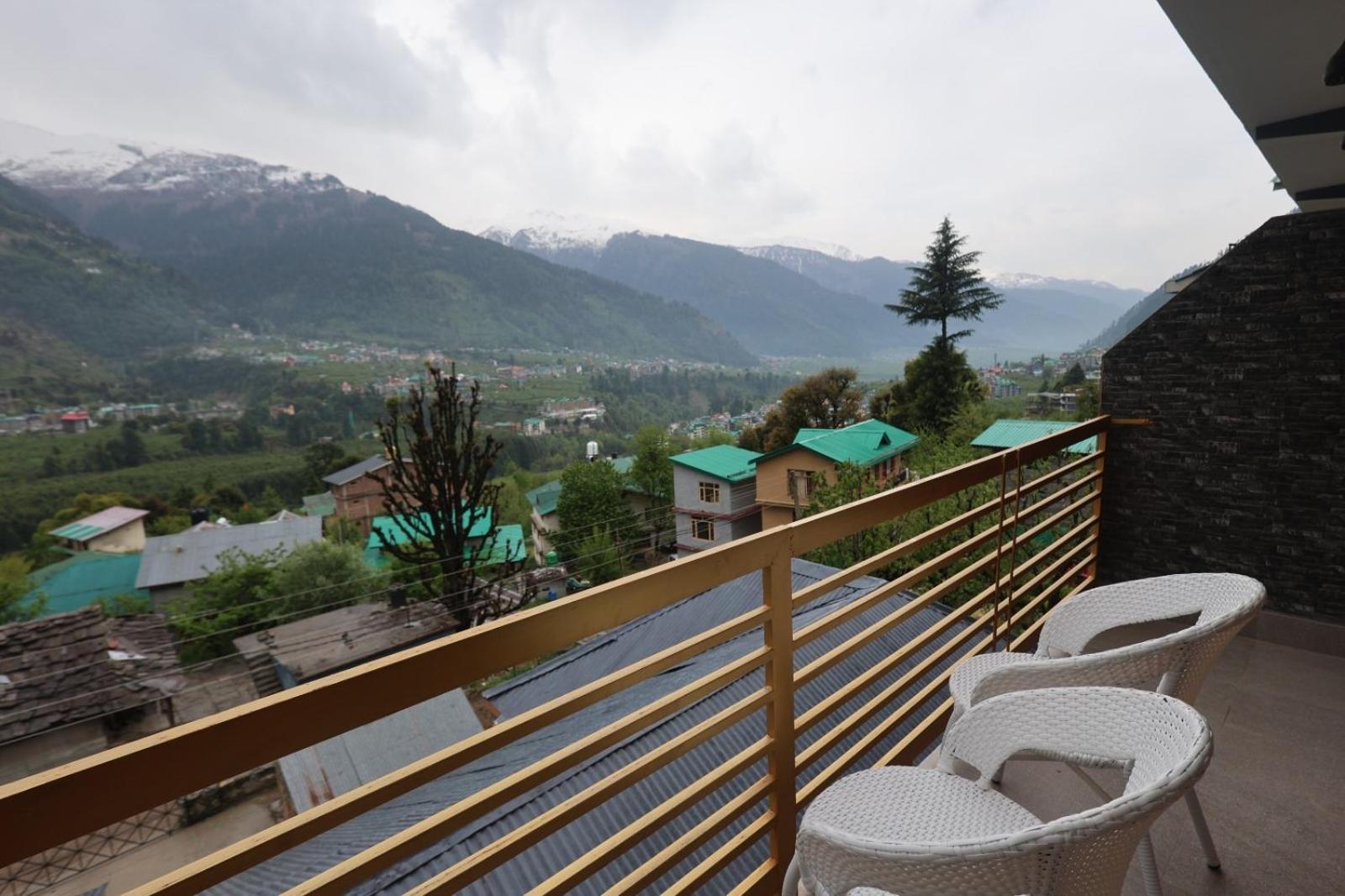 Calux Golden Woods Manali Hotel Manali (Himachal Pradesh)