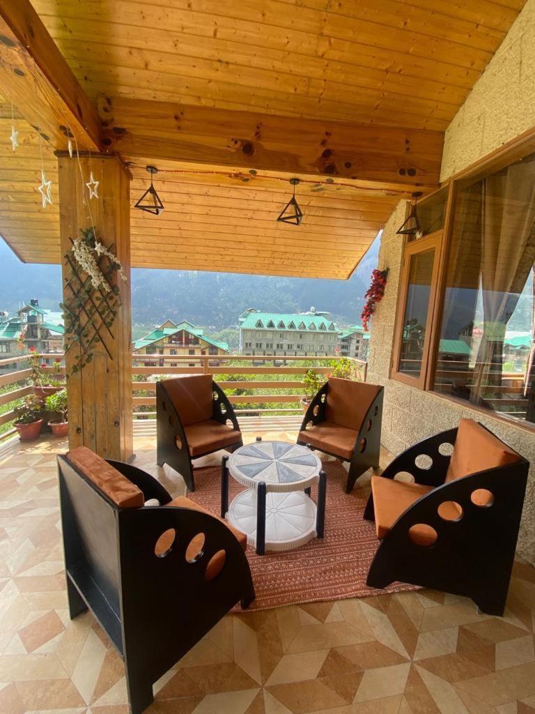 Lodge The Woodshed Manali (Himachal Pradesh)