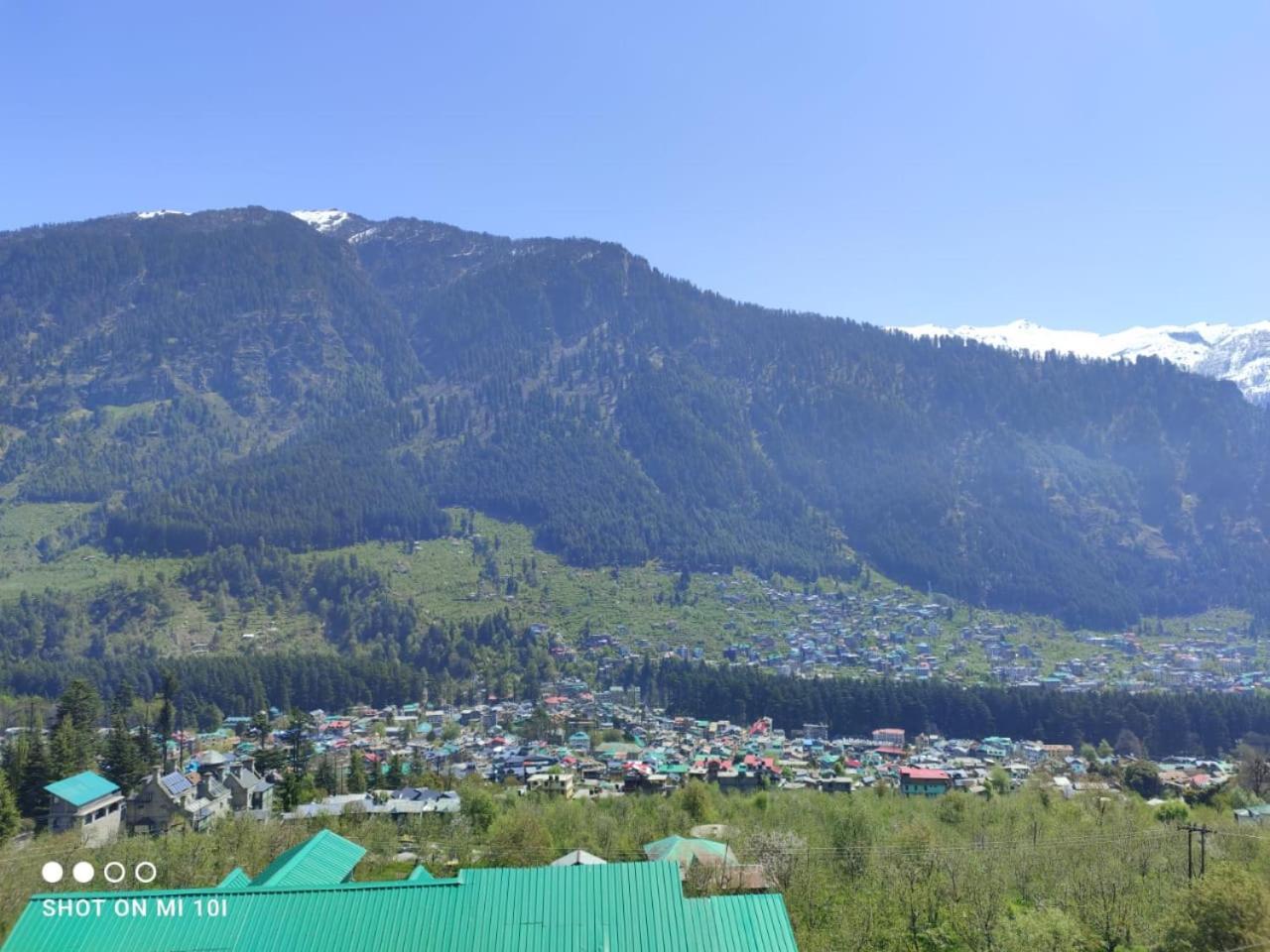 Krishana Cottage A Pure Veg !!!300 M From Hadimba Temple!!!Balcony Rooms!!!Veg Restaurant!!!Couple Friendly!!!Family Cottage!!! 2* Manali (Himachal Pradesh)