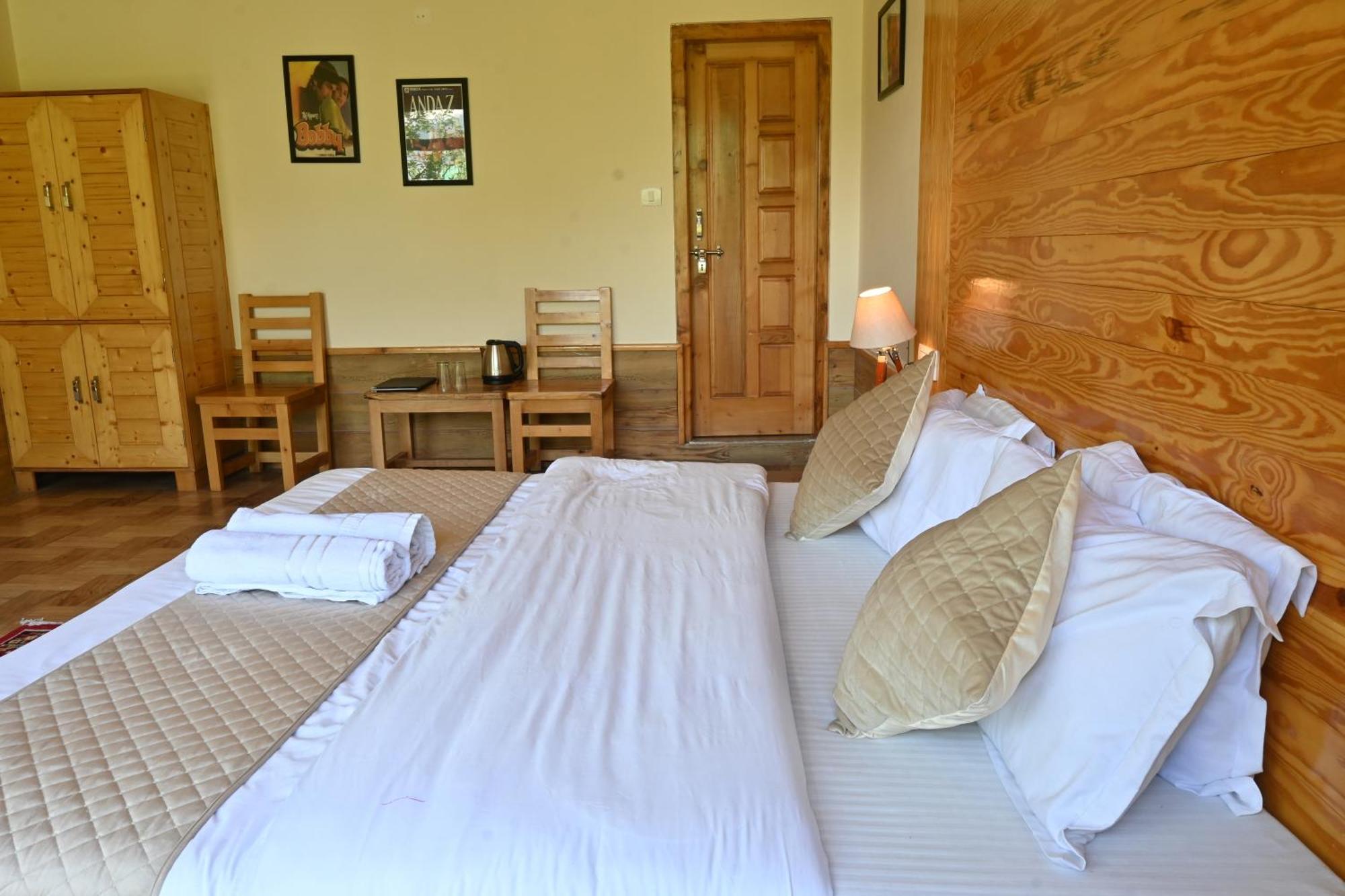 Cascade Mountain Retreat Bed & Breakfast Manali (Himachal Pradesh)