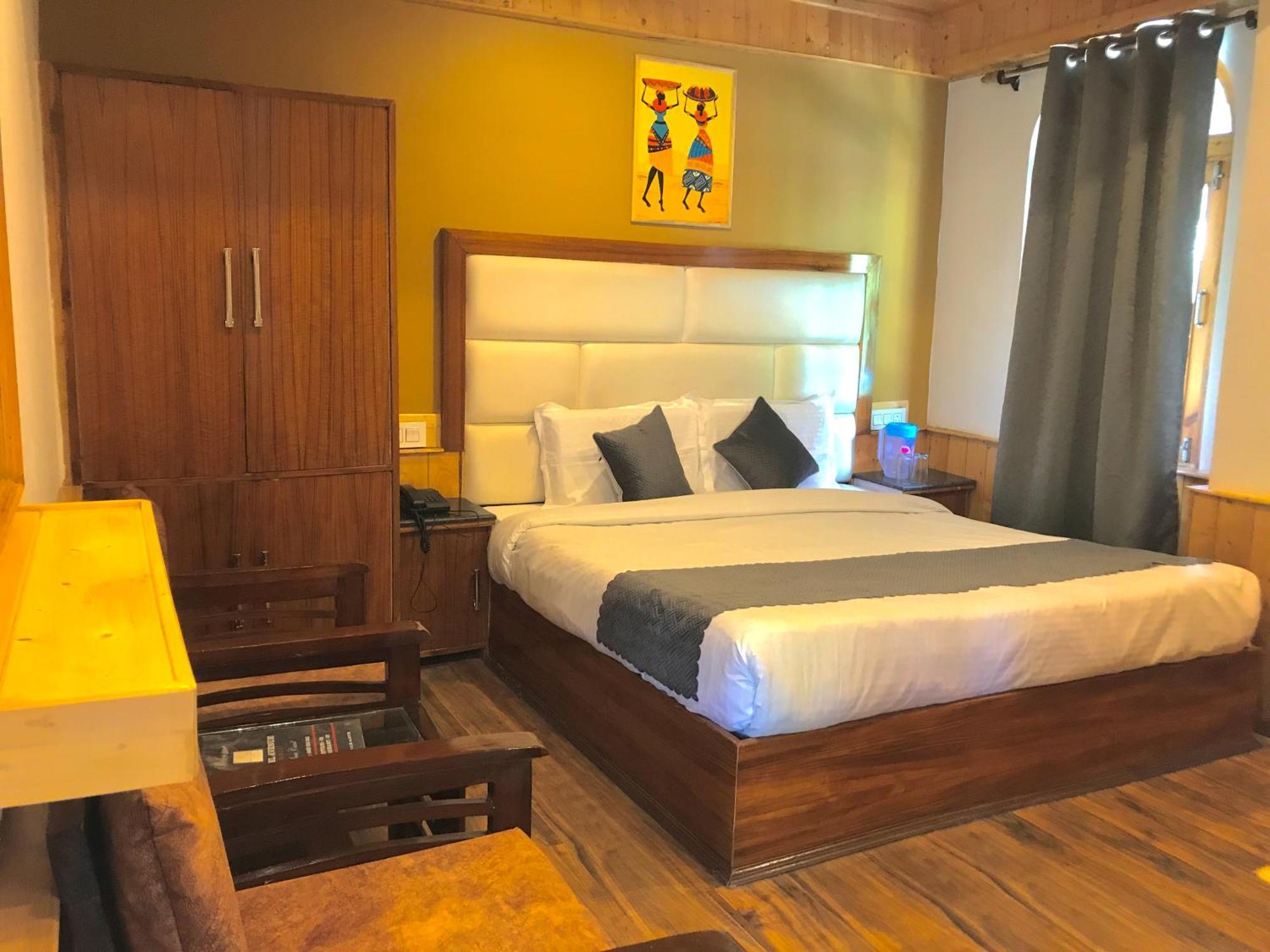The Avenue , A River Side 3*