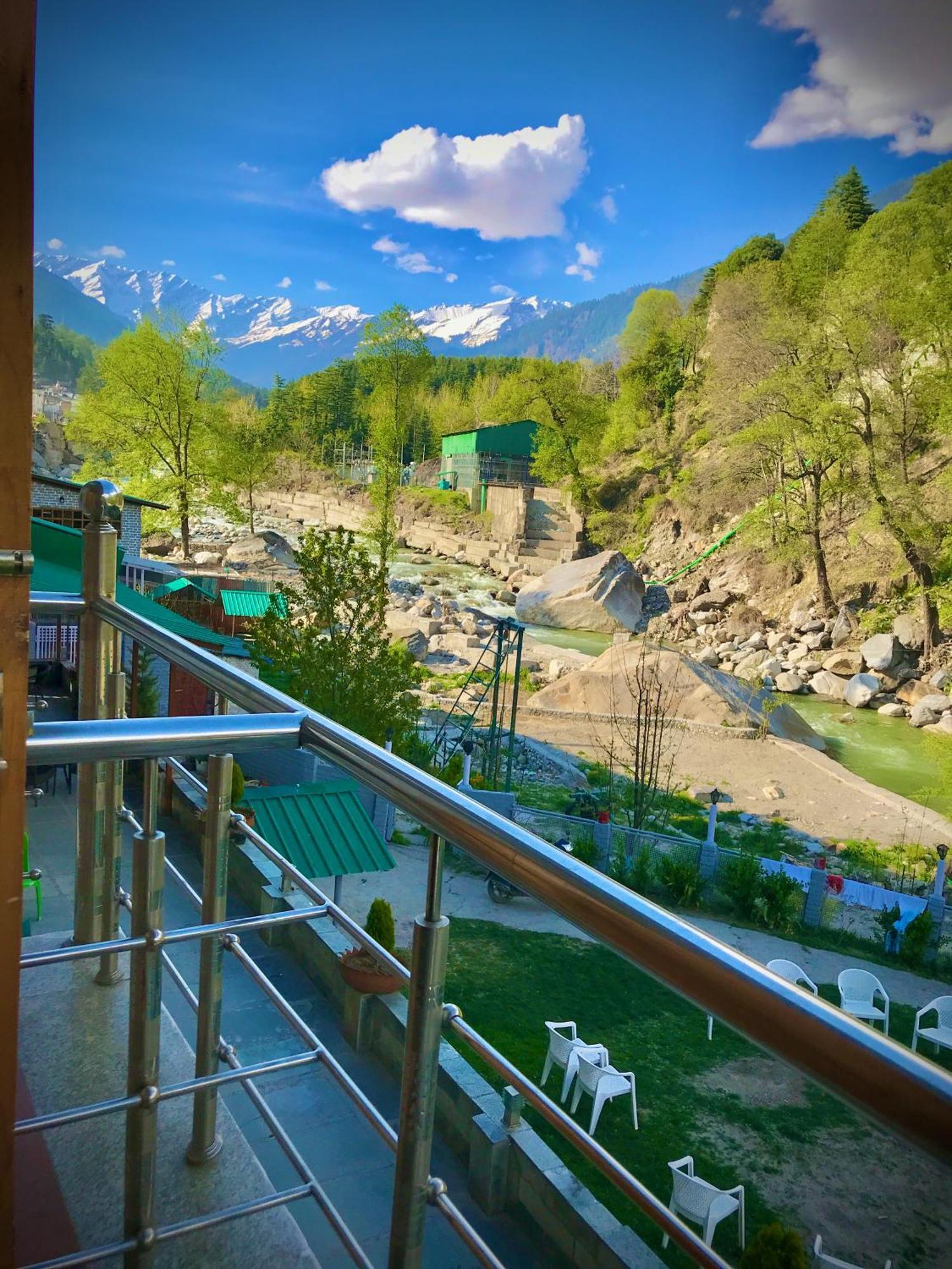 The Avenue , A River Side Hotel 3*