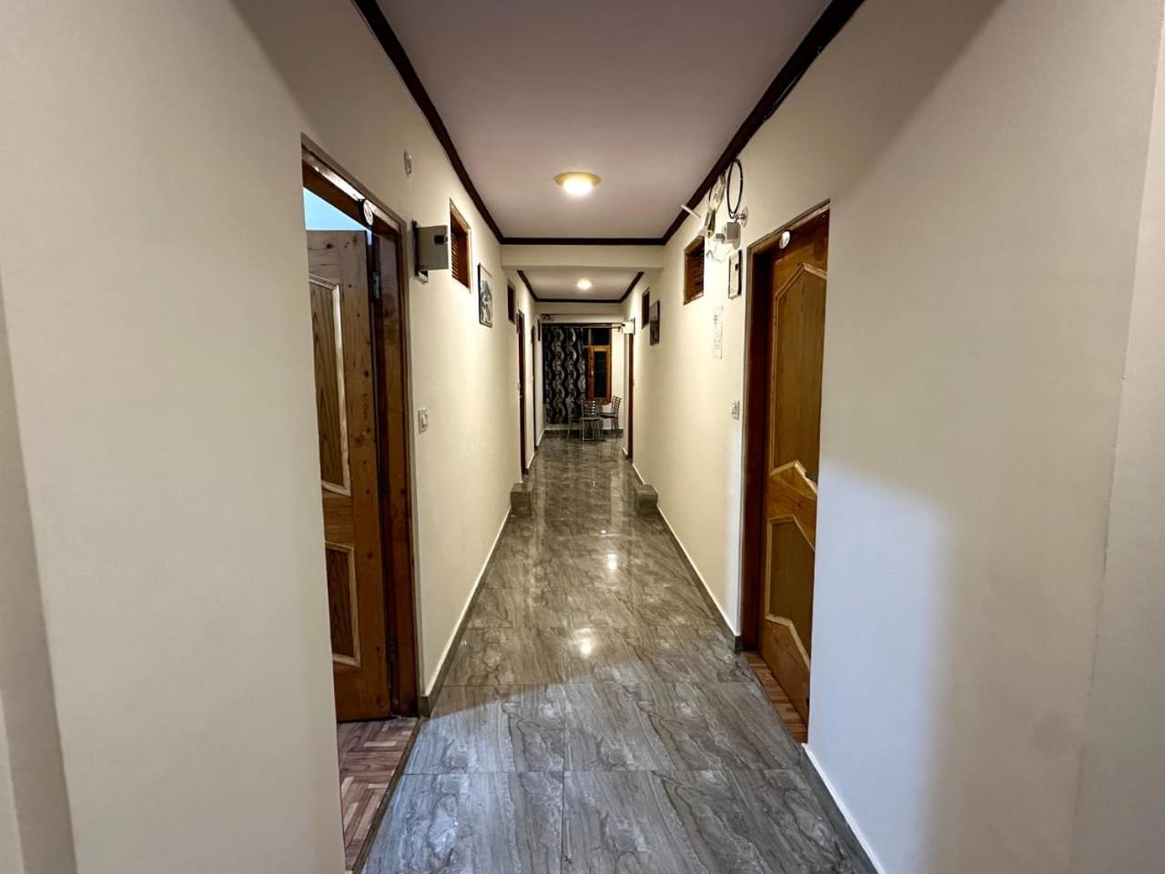Krishana Cottage A Pure Veg !!!300 M From Hadimba Temple!!!Balcony Rooms!!!Veg Restaurant!!!Couple Friendly!!!Family Cottage!!!