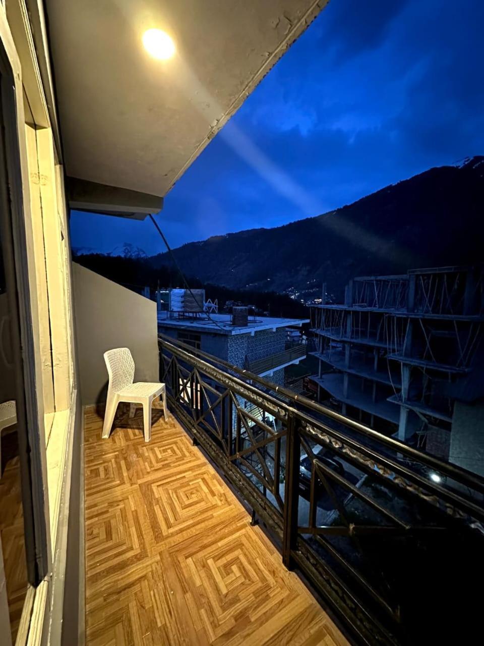 Krishana Cottage A Pure Veg !!!300 M From Hadimba Temple!!!Balcony Rooms!!!Veg Restaurant!!!Couple Friendly!!!Family Cottage!!! Hotel Manali (Himachal Pradesh)