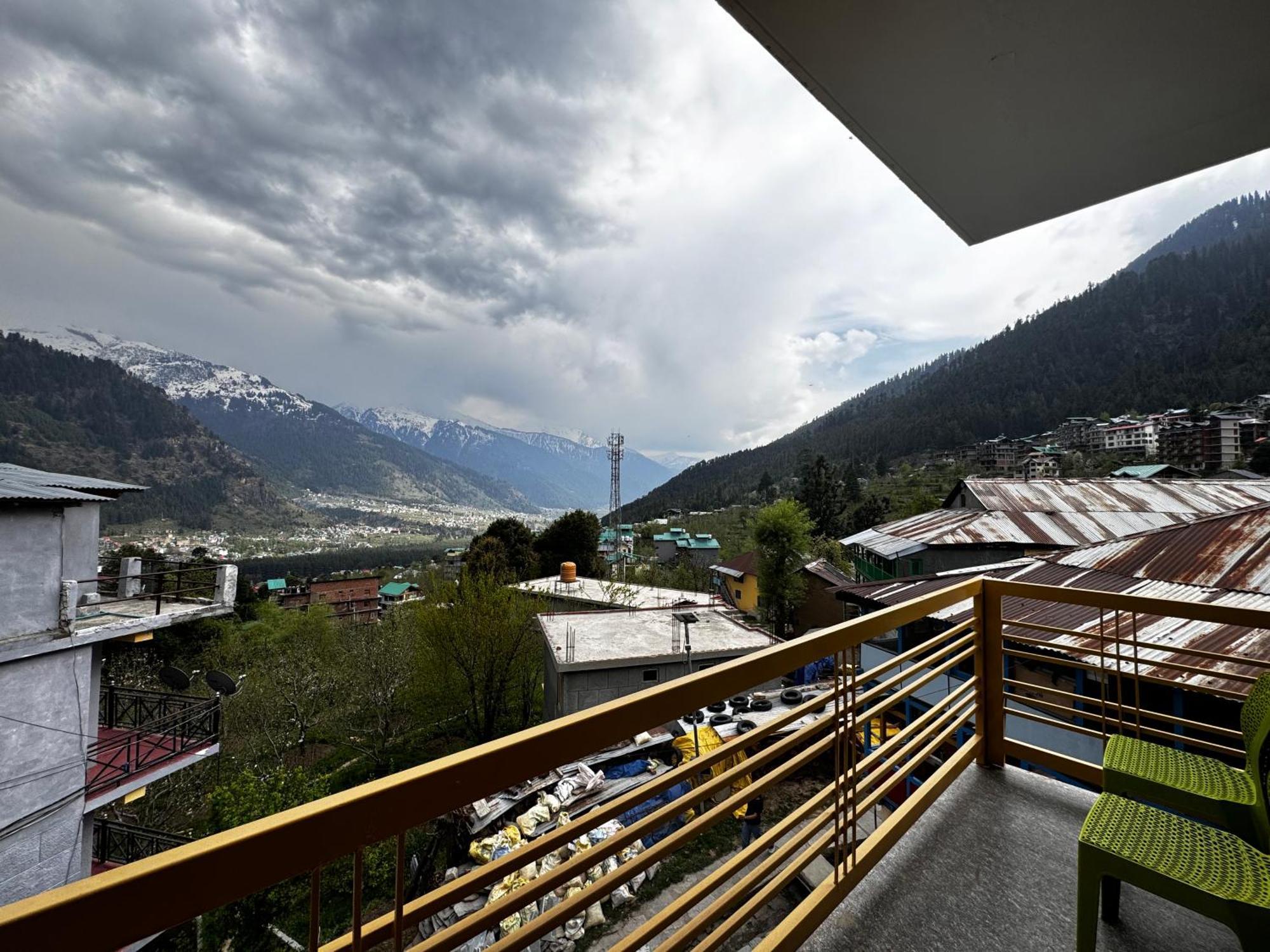 Whistling Wood By Sky Group Hotel Manali (Himachal Pradesh)
