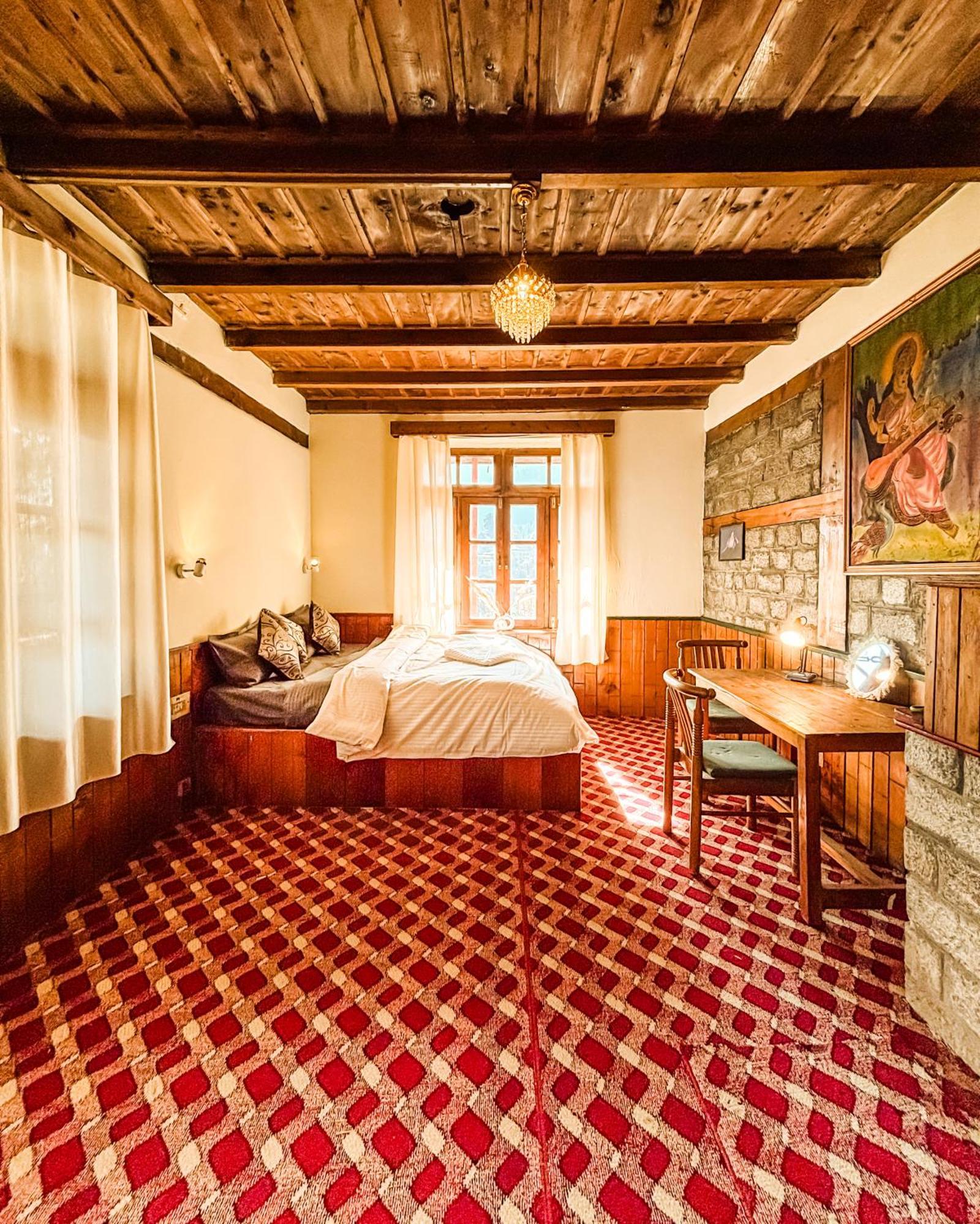 Timberwolves Lodge Manali (Himachal Pradesh)