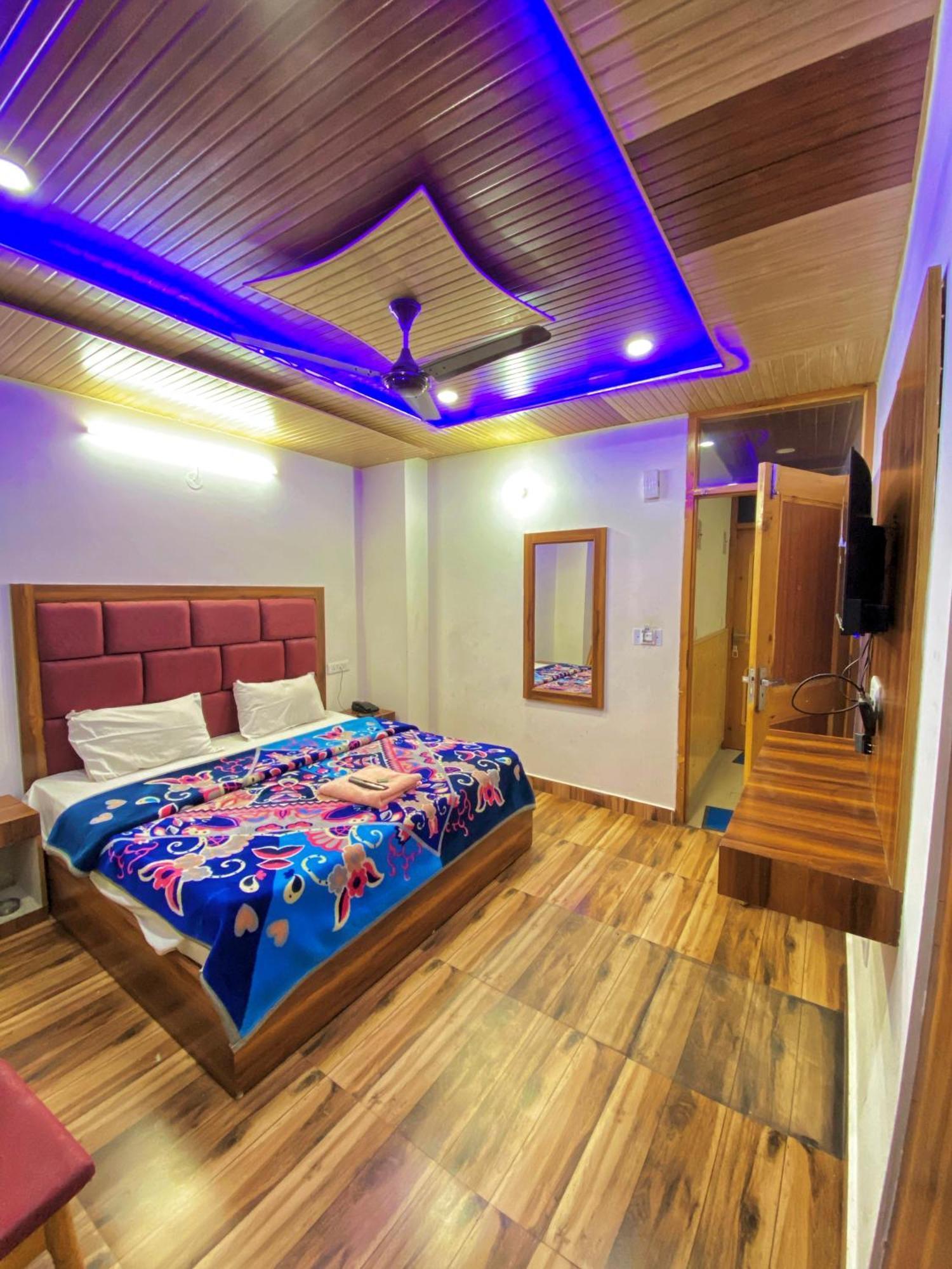 Kst Near Mall Road Bed & Breakfast Manali (Himachal Pradesh)