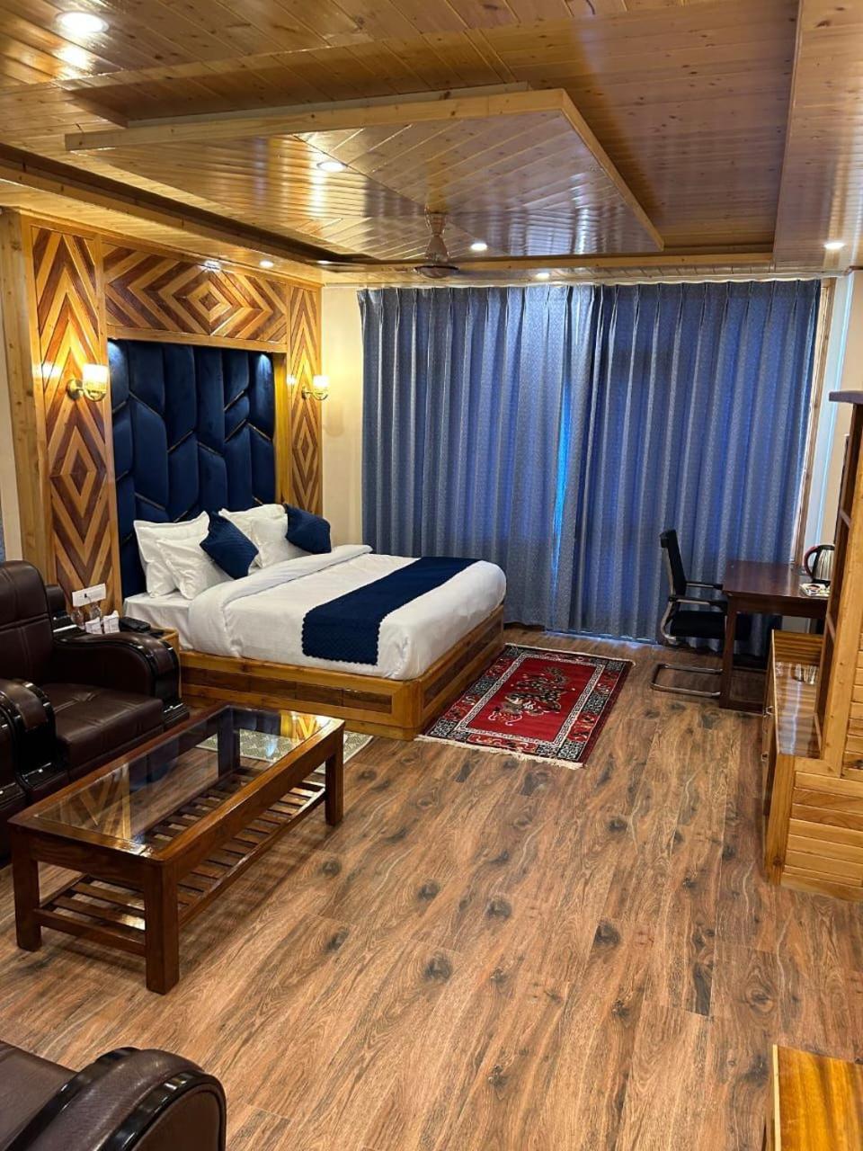 Ln Grand Hotel Manali (Himachal Pradesh)