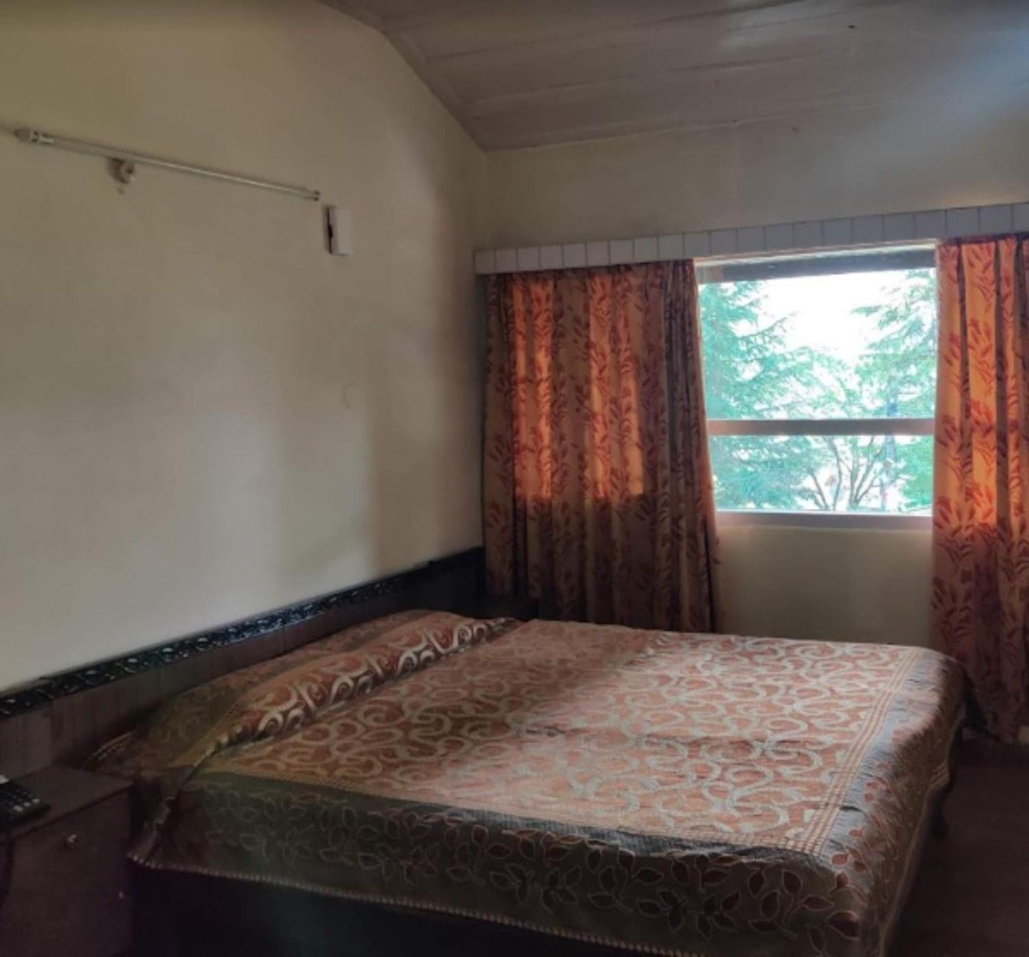Saras Hotel