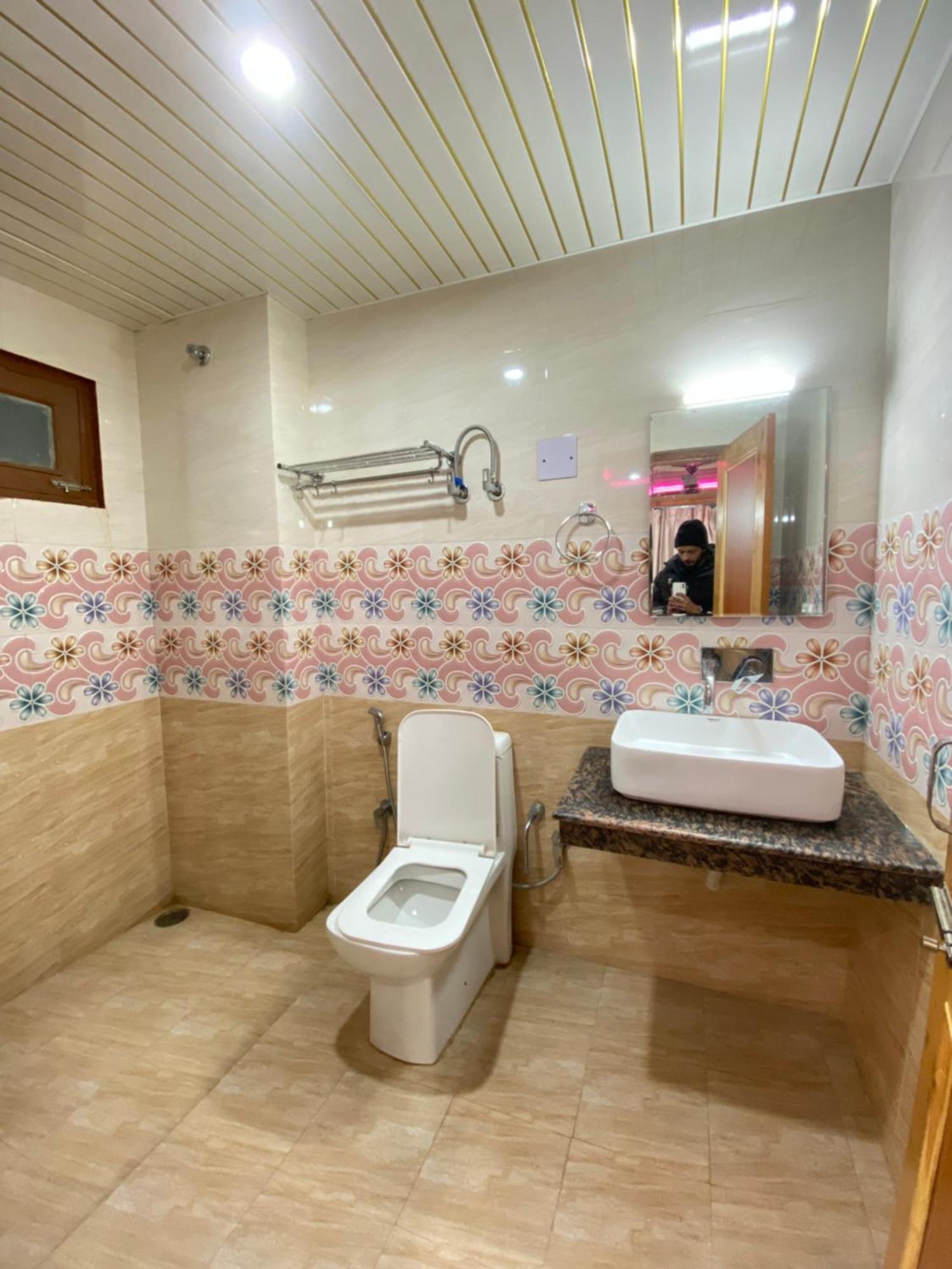 Bed & Breakfast Kst Near Mall Road *