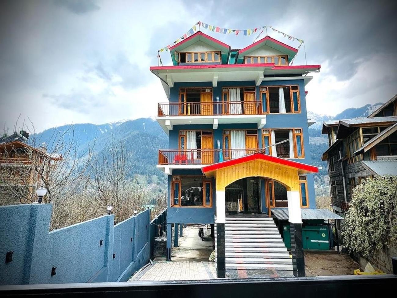 Sakura Palace Hotel Manali (Himachal Pradesh)