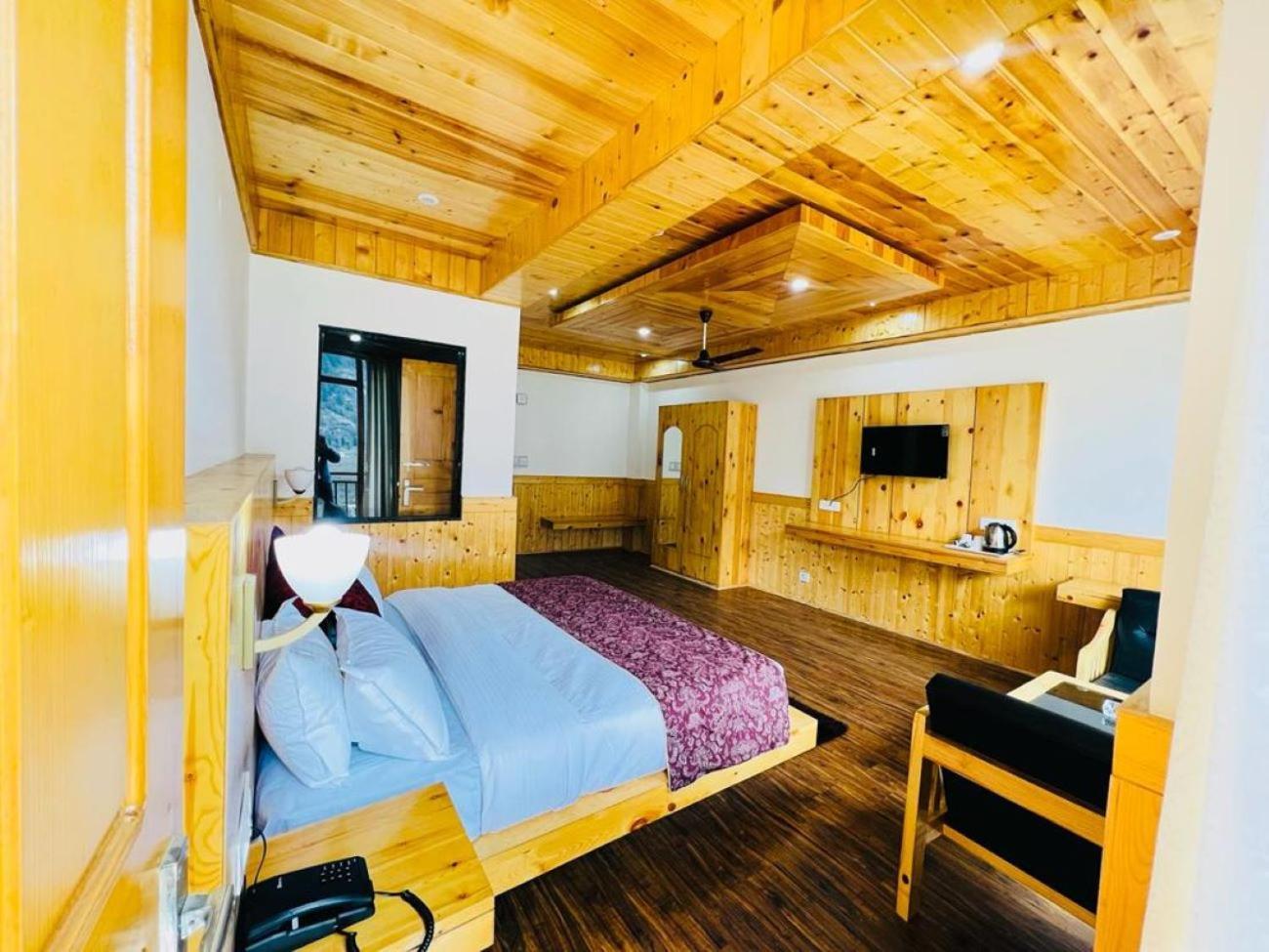 Sakura Palace Hotel Manali (Himachal Pradesh)