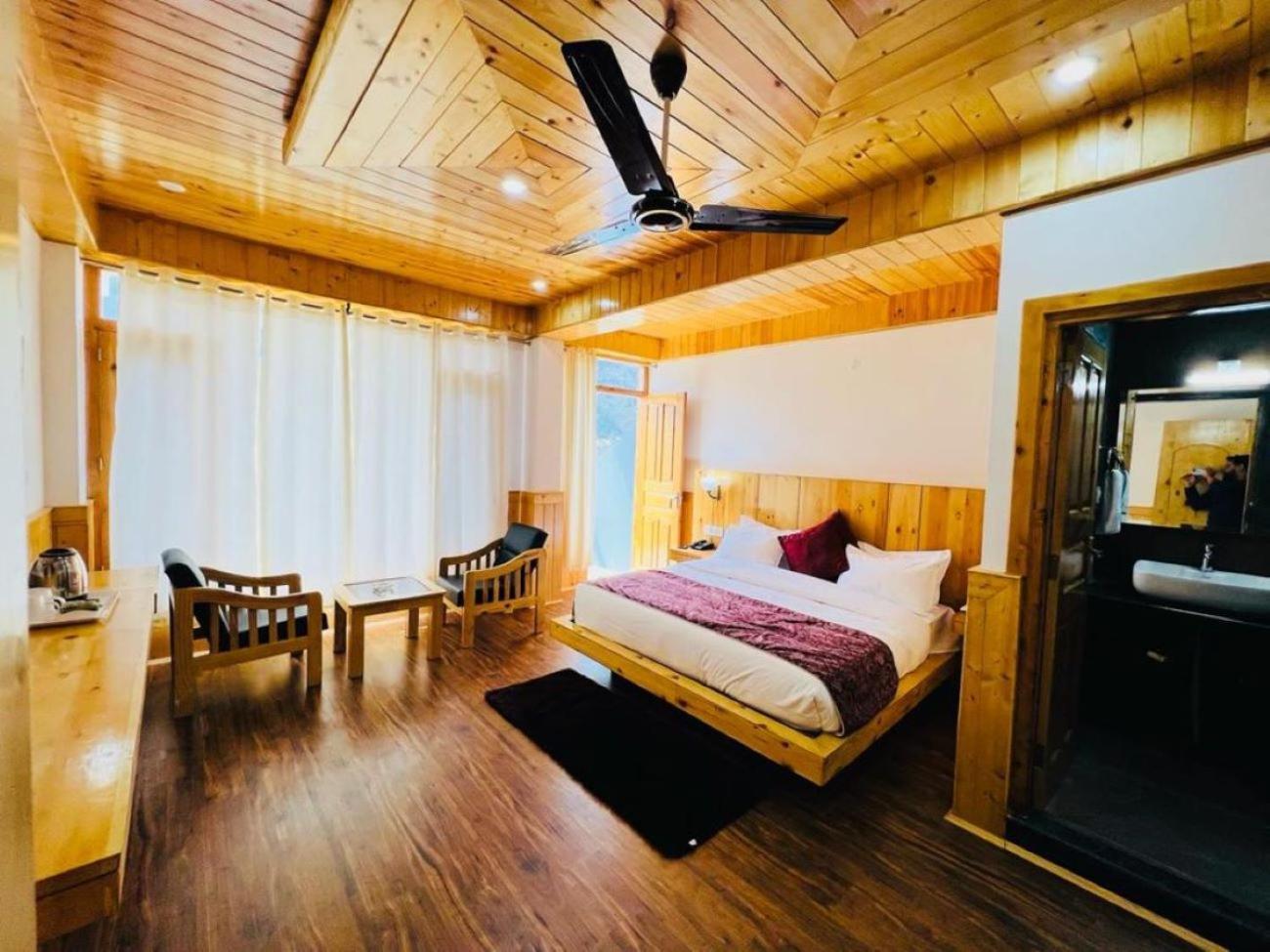 Sakura Palace 3*