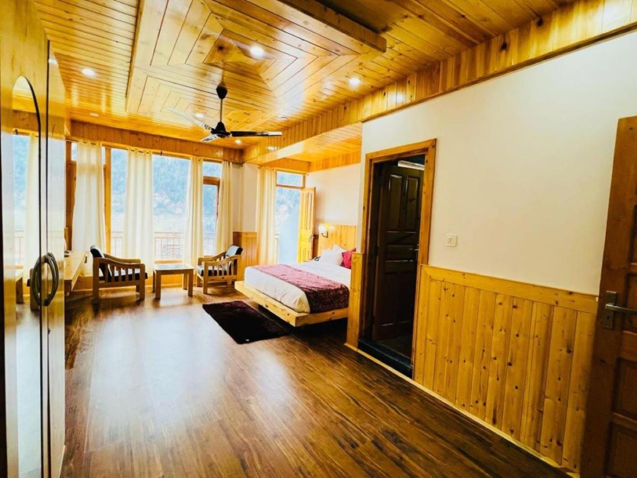 Sakura Palace Hotel 3*
