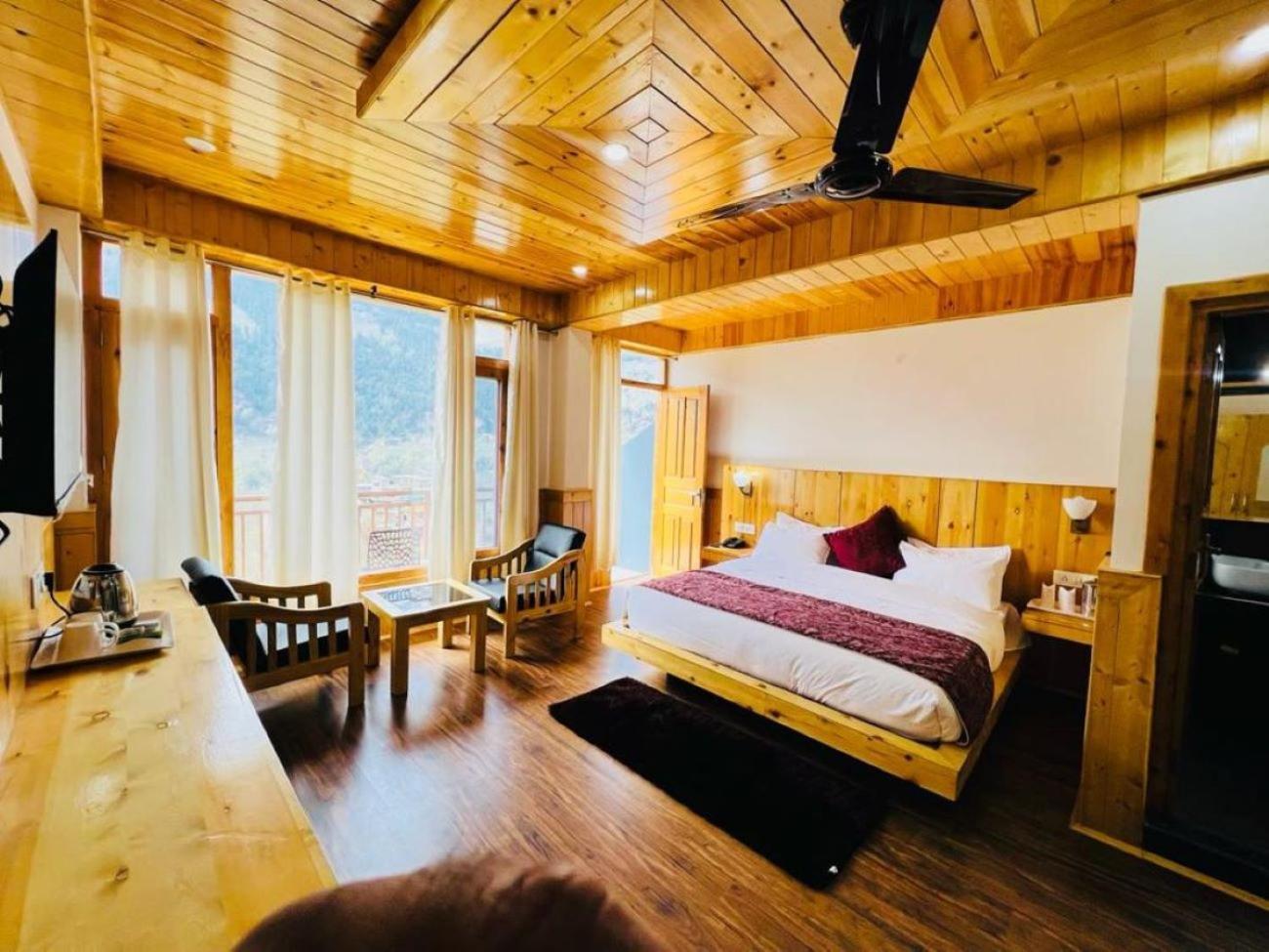 Hotel Sakura Palace Manali (Himachal Pradesh)
